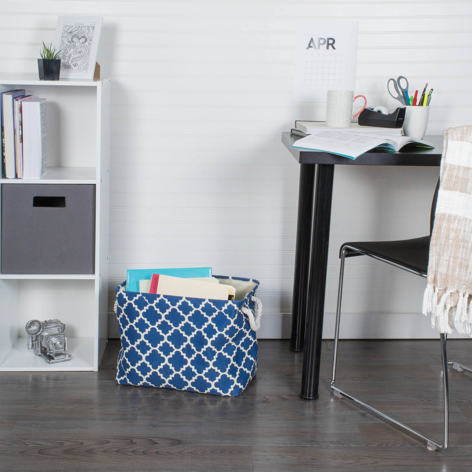 DII® Small Rectangle Lattice Polyester Bin