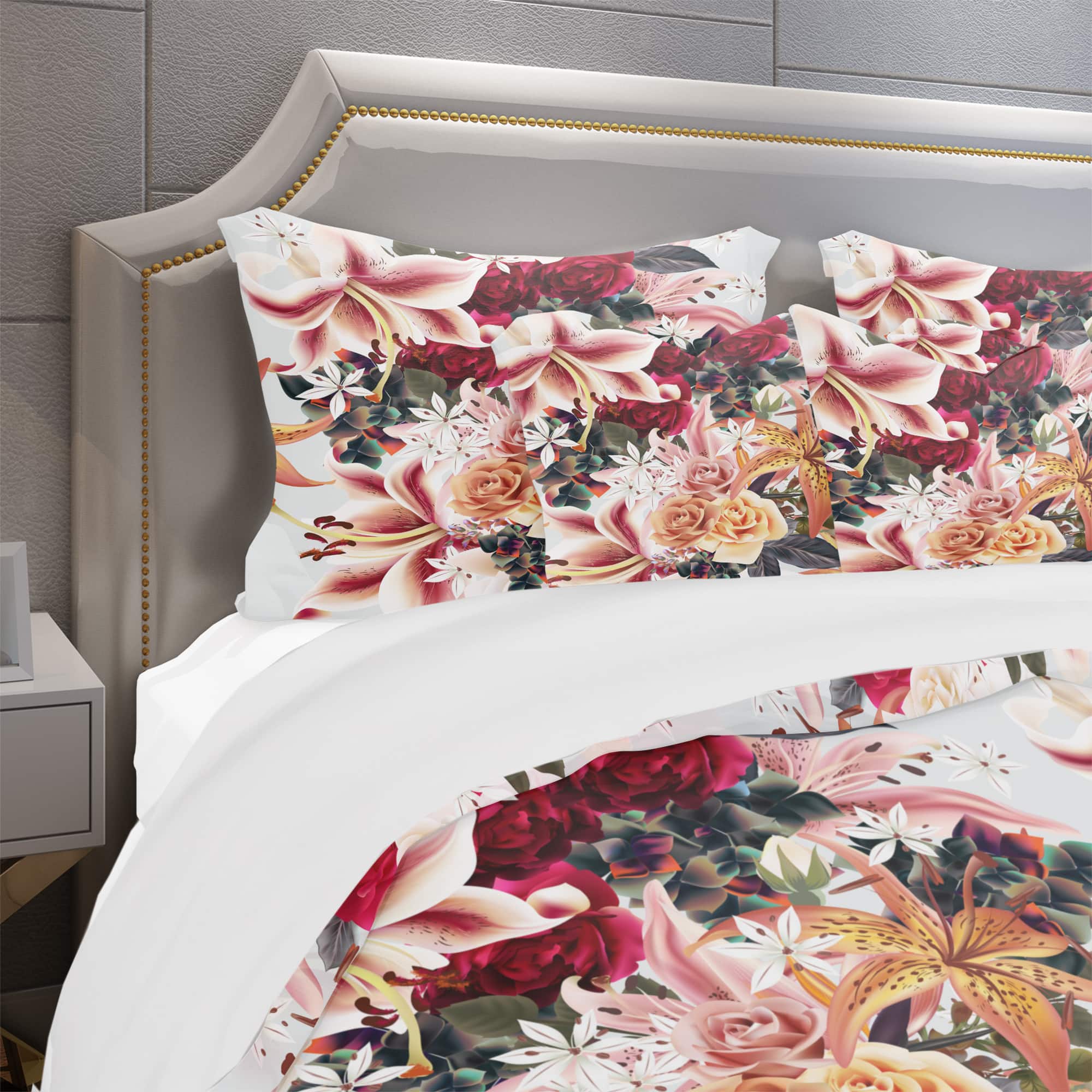 Designart &#x27;Floral Pattern with Roses and Lily&#x27; Modern &#x26; Contemporary Bedding Set - Duvet Cover &#x26; Shams