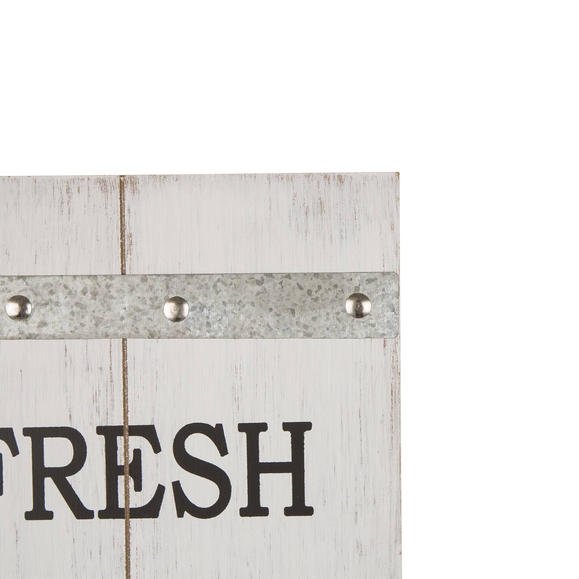 Glitzhome&#xAE; 24&#x22; Wooden &#x26; Metal Truck Wall D&#xE9;cor