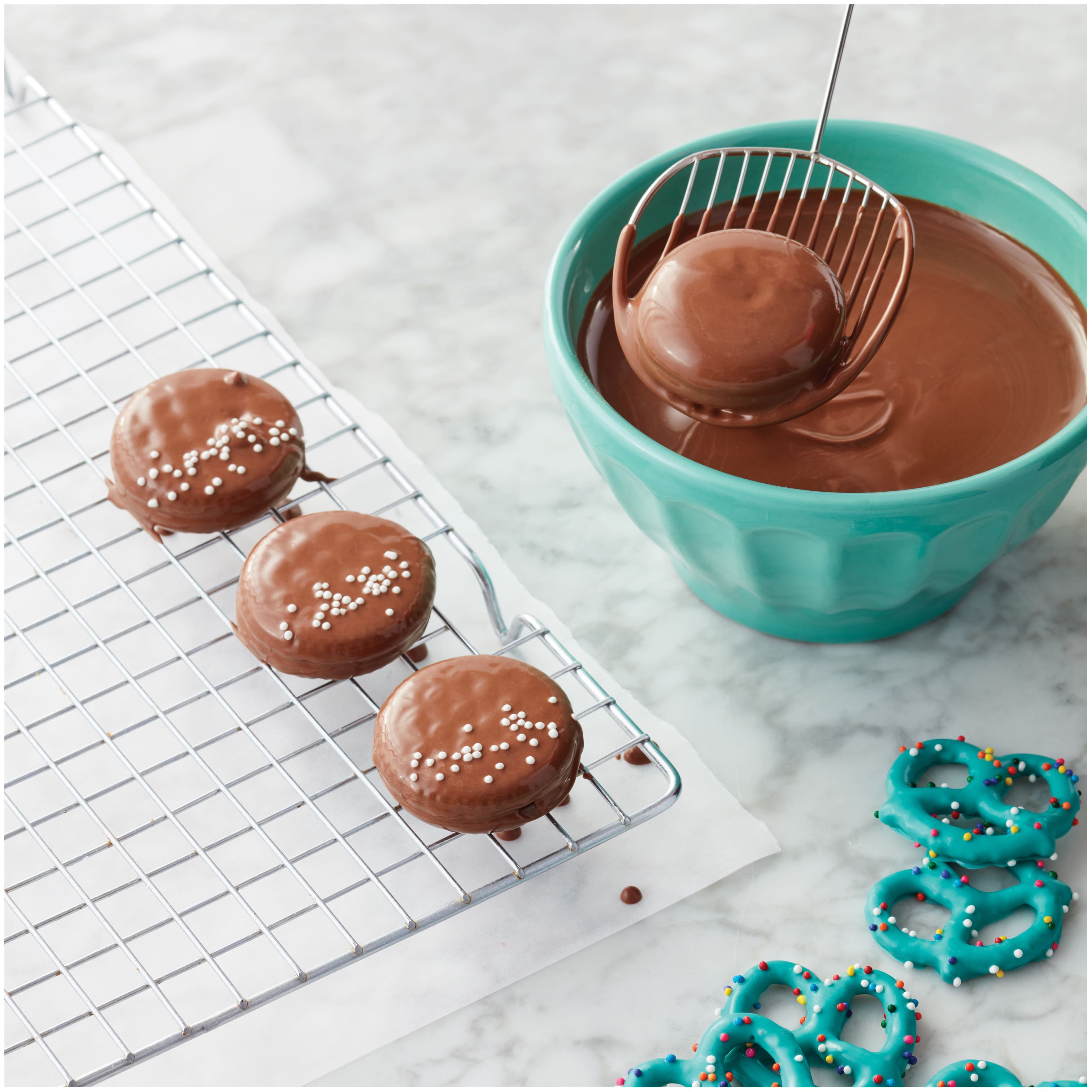 Wilton&#x2122; Candy Melt Dipping Scoop