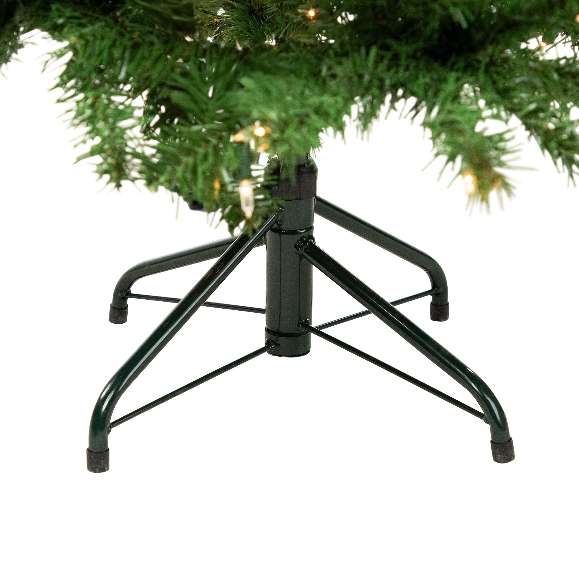 4.5ft. Pre-Lit Pendleton Spruce Full Artificial Christmas Tree, Clear Lights