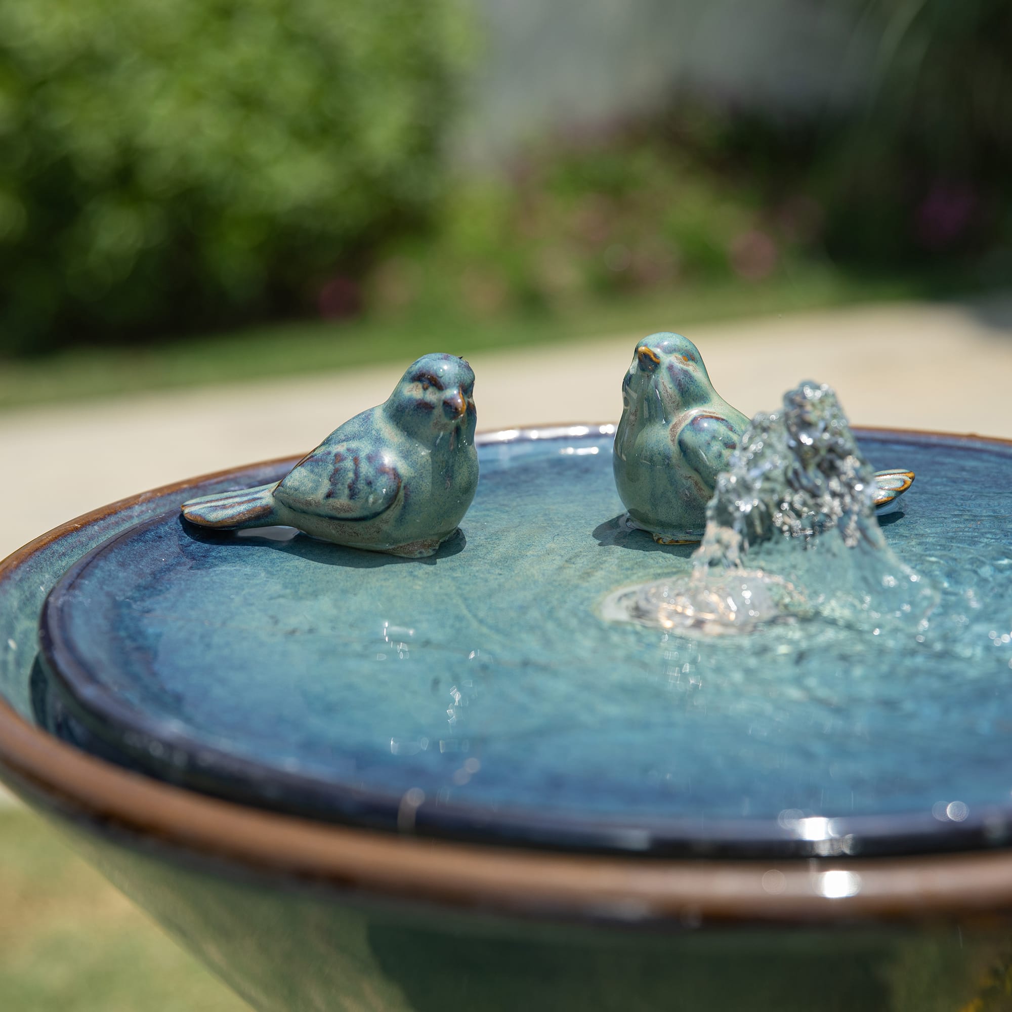 Glitzhome&#xAE; 27.5&#x22; LED Bird Pedestal Ceramic Fountain