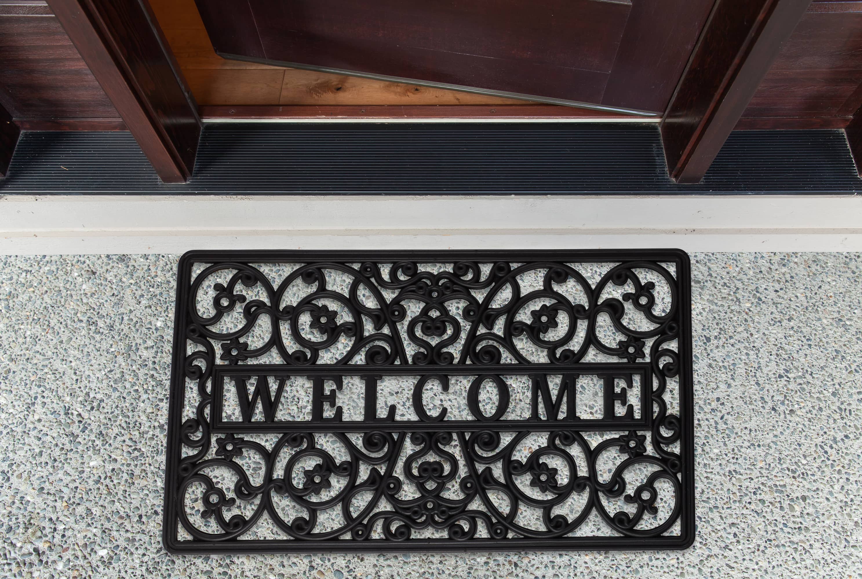 DII&#xAE; Welcome Scroll Rubber Doormat