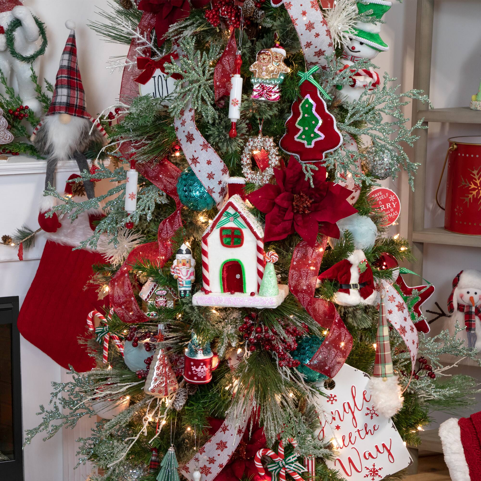 6&#x22; White &#x26; Red Christmas Tree Glass Ornament