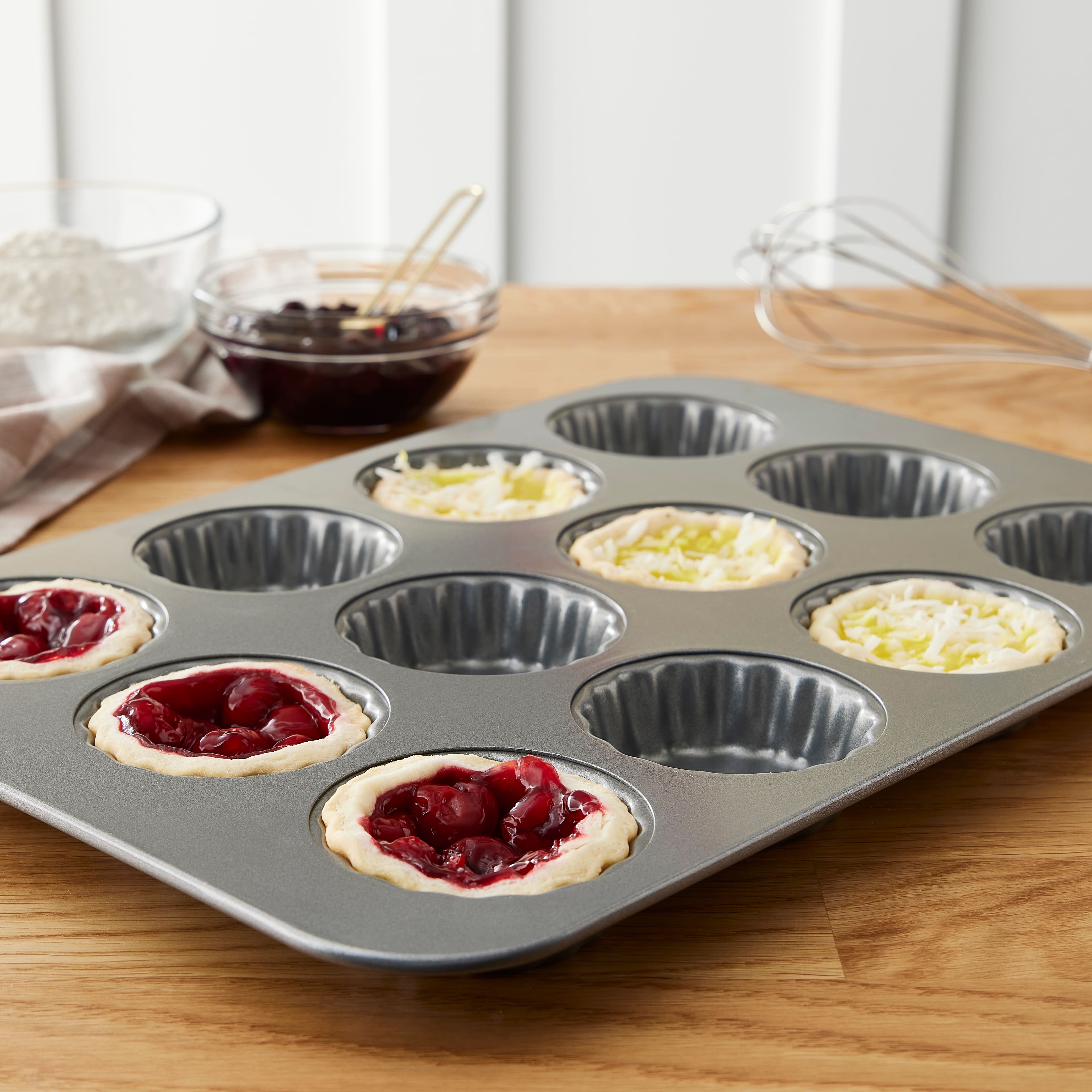 webake Moule Mini Tartelette Moule Mini Quiche 5'' 12,7cm Lot de 8 moules à  tarte en silicone anti-adhésif rond cannelé pour cheesecakes, tartes,  quiches, tartes, muffins : : Cuisine et Maison