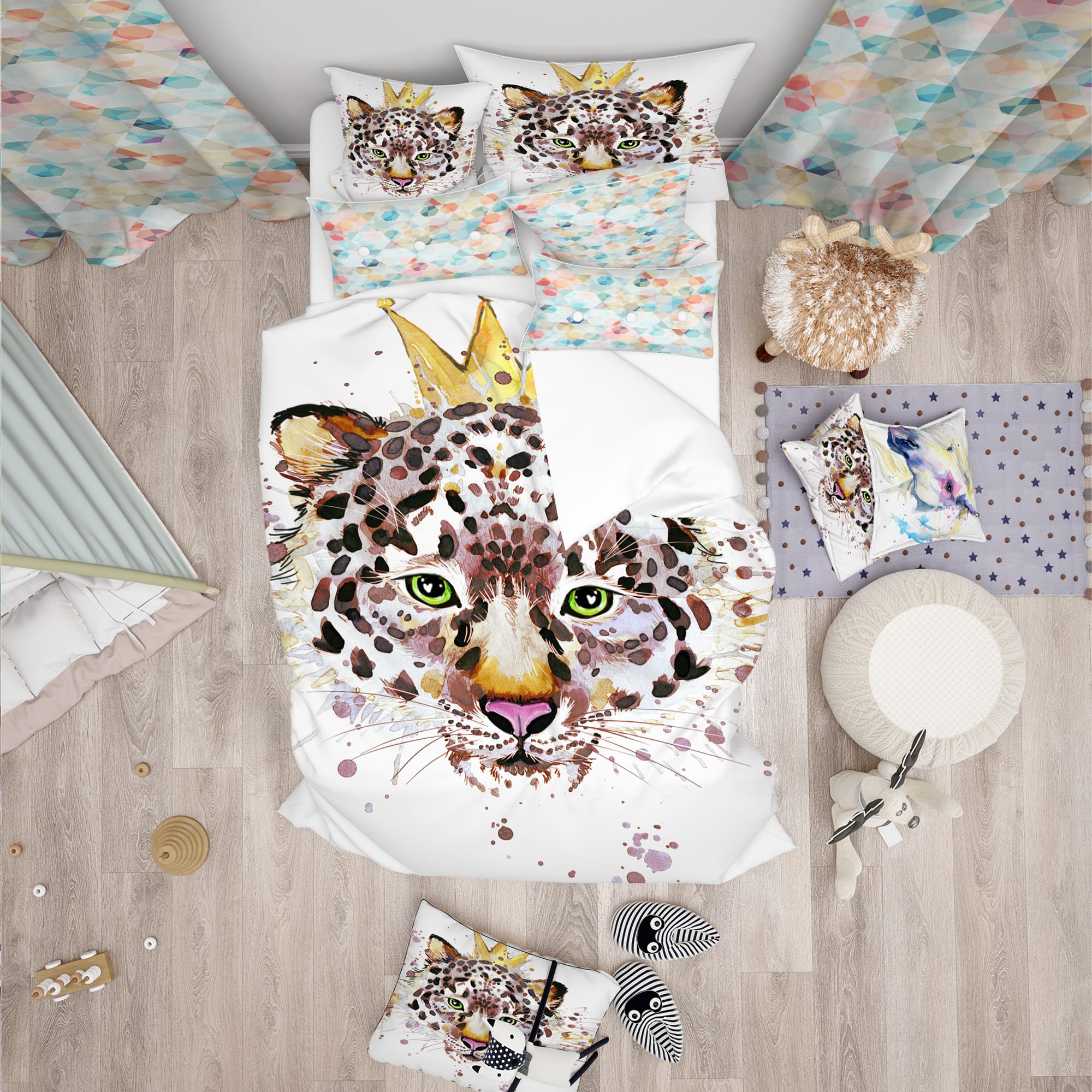 Designart &#x27;Leopard Head with Golden Crown - Tropical Duvet Cover Set