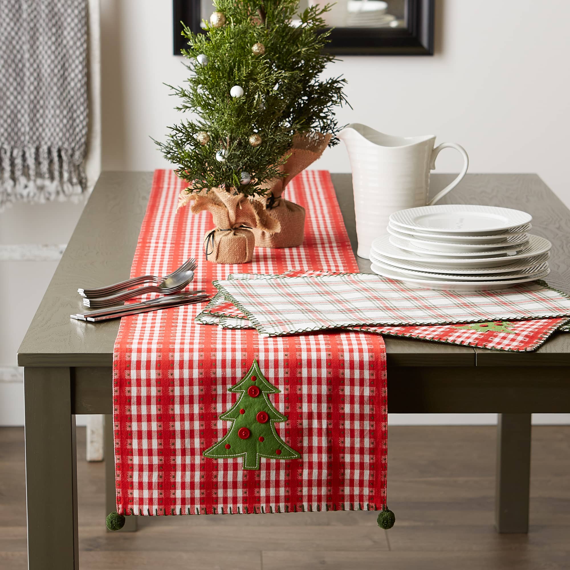 DII® 108" Jolly Tree Table Runner
