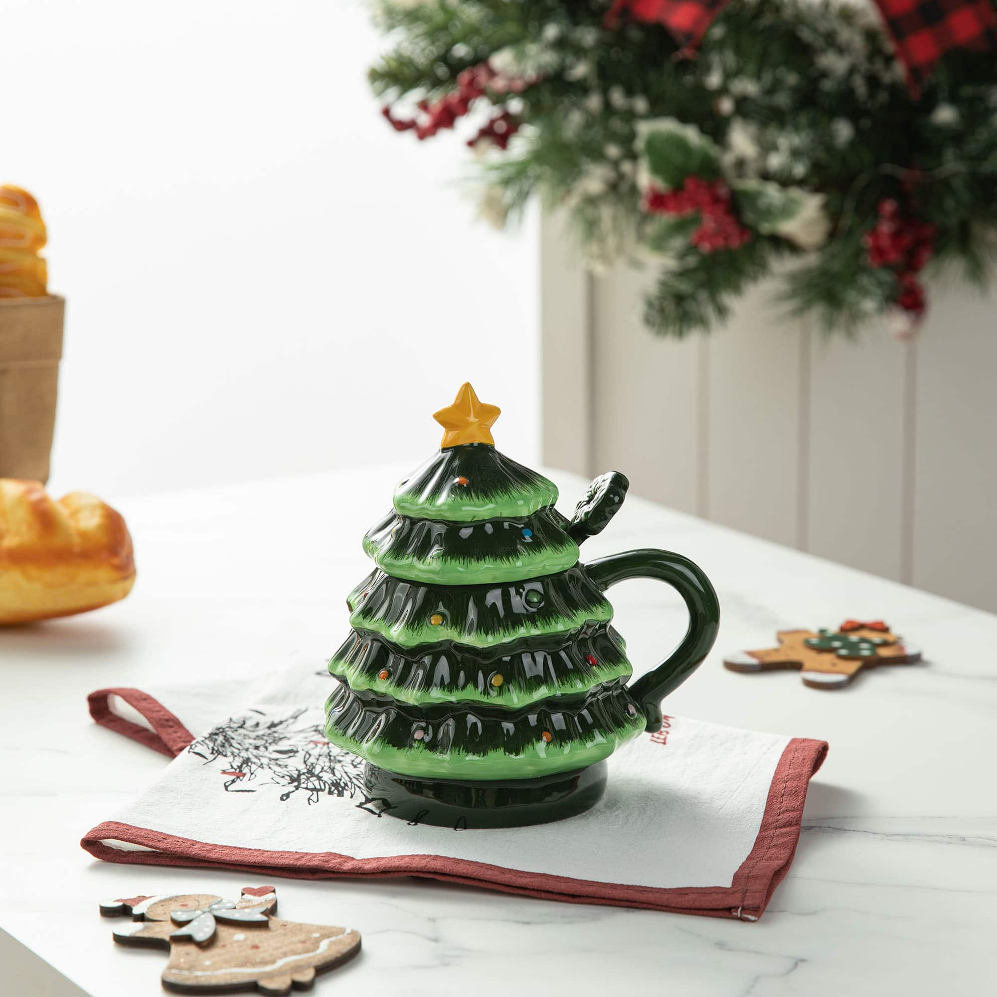 Glitzhome&#xAE; 6.5&#x22; Christmas Ceramic Tree Mug with Lid and Spoon