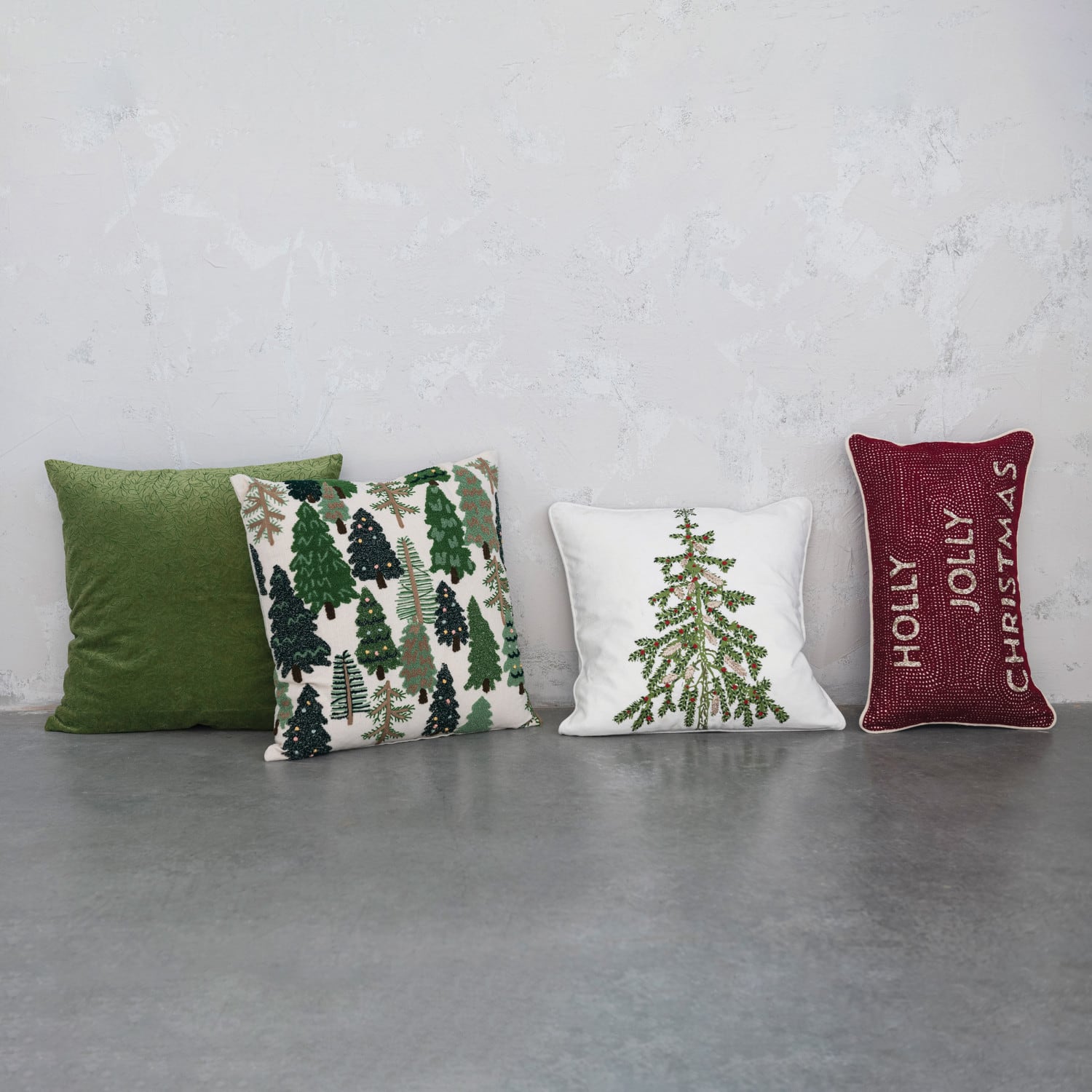 Hello Honey&#xAE; Christmas Tree Printed Cotton Pillow with Embroidery &#x26; Piping