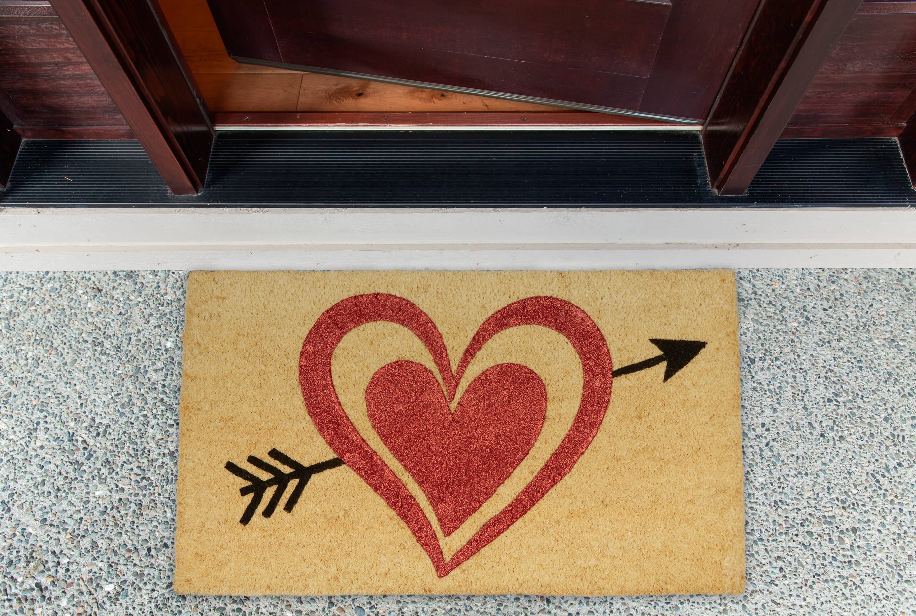 DII&#xAE; Glitter Heart Bow &#x26; Arrow Doormat