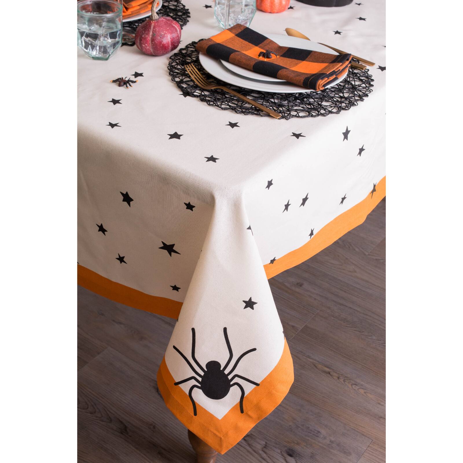 DII&#xAE; 70&#x22; Black Stars Print Round Tablecloth