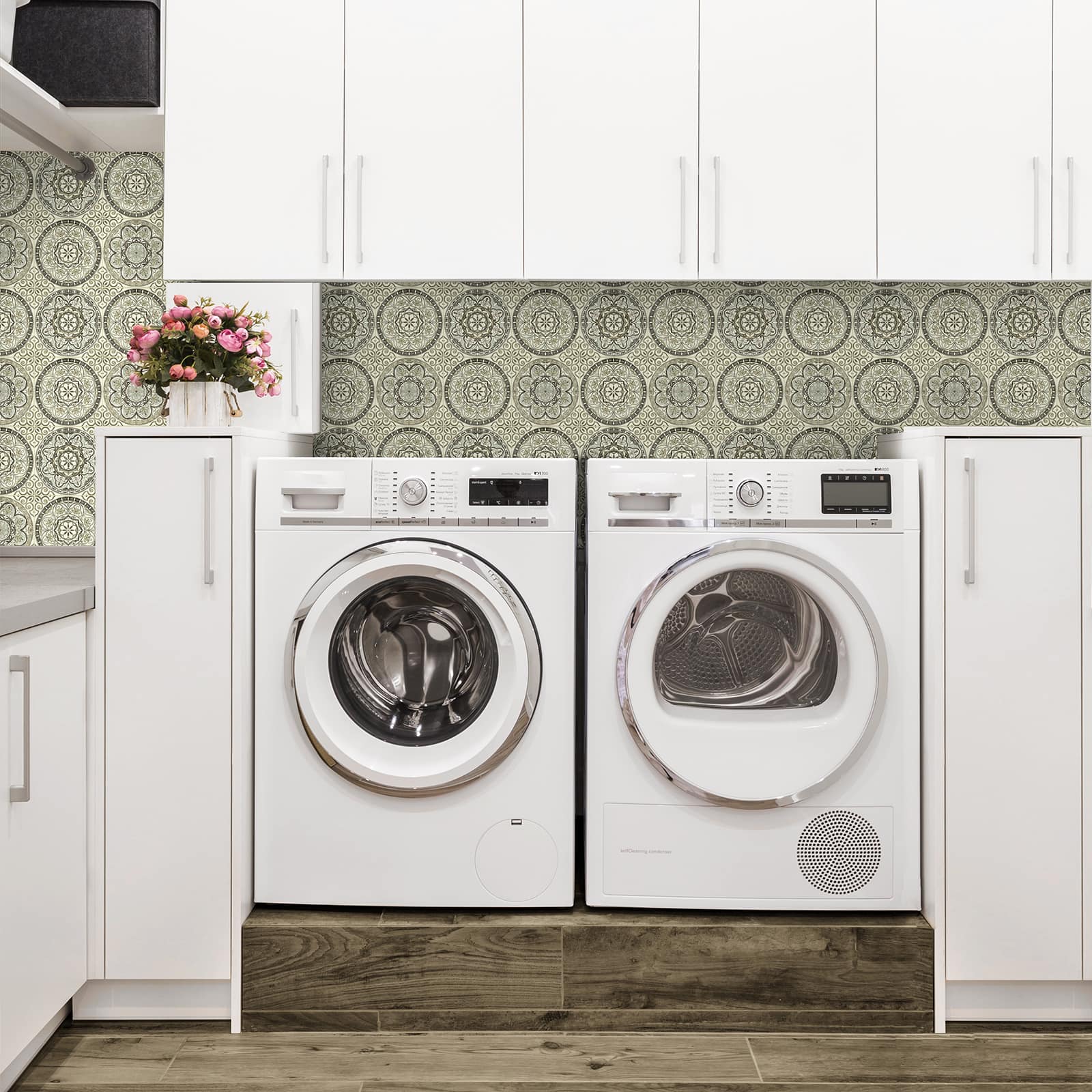 Surface Style Color Wheel Capri Peel & Stick Wallpaper