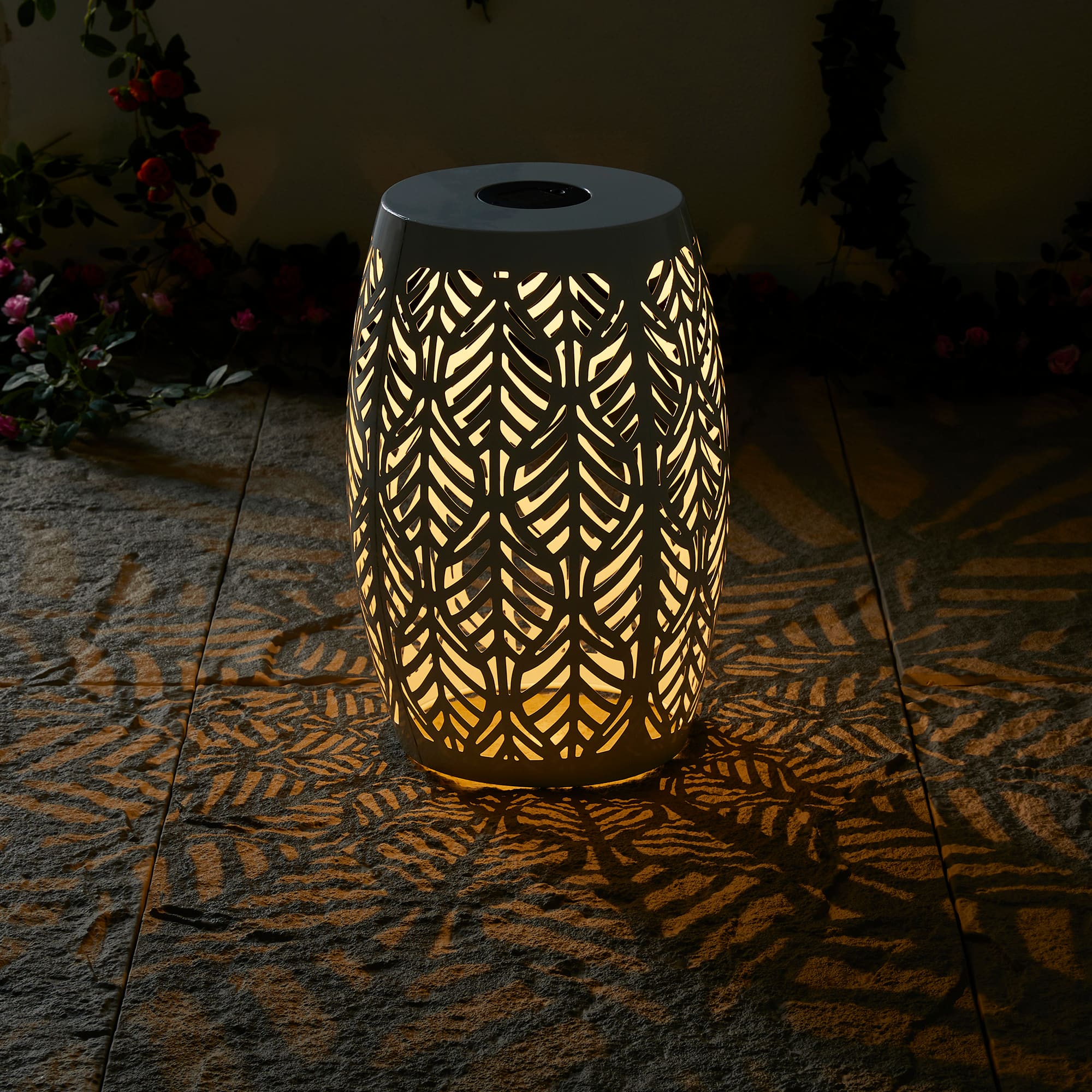 Glitzhome&#xAE; 18.25&#x22; Multifunctional Solar Powdered Iron Leaf Cutout Garden Stool