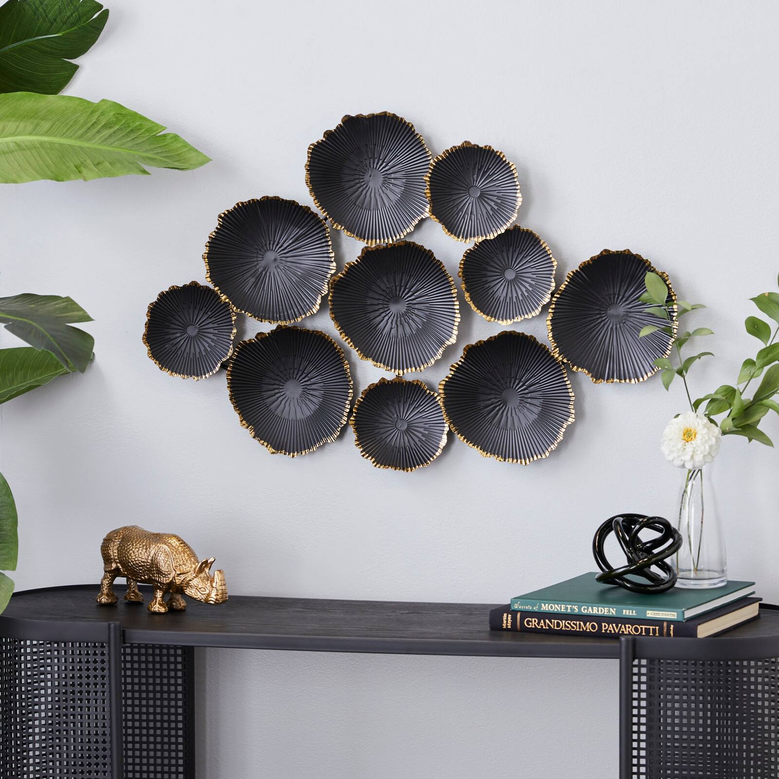 CosmoLiving by Cosmopolitan Black Metal Wall Décor