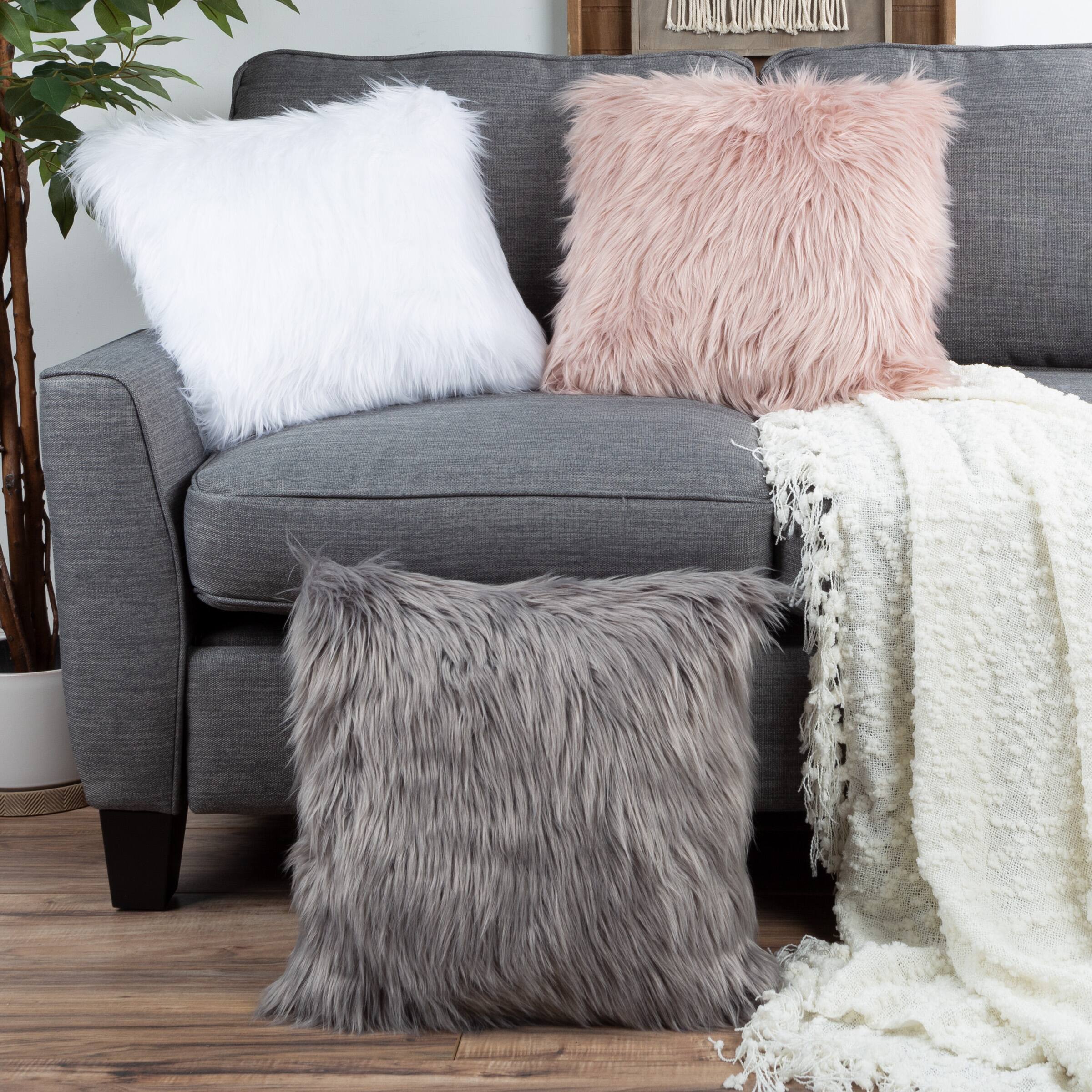 Hastings Home Himalayan Faux Fur Pillow, 18&#x22; x 18&#x22;