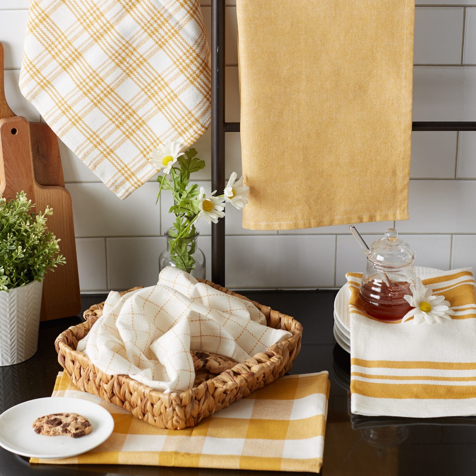 DII&#xAE; Honey Gold Everyday Dish Towels, 5ct.