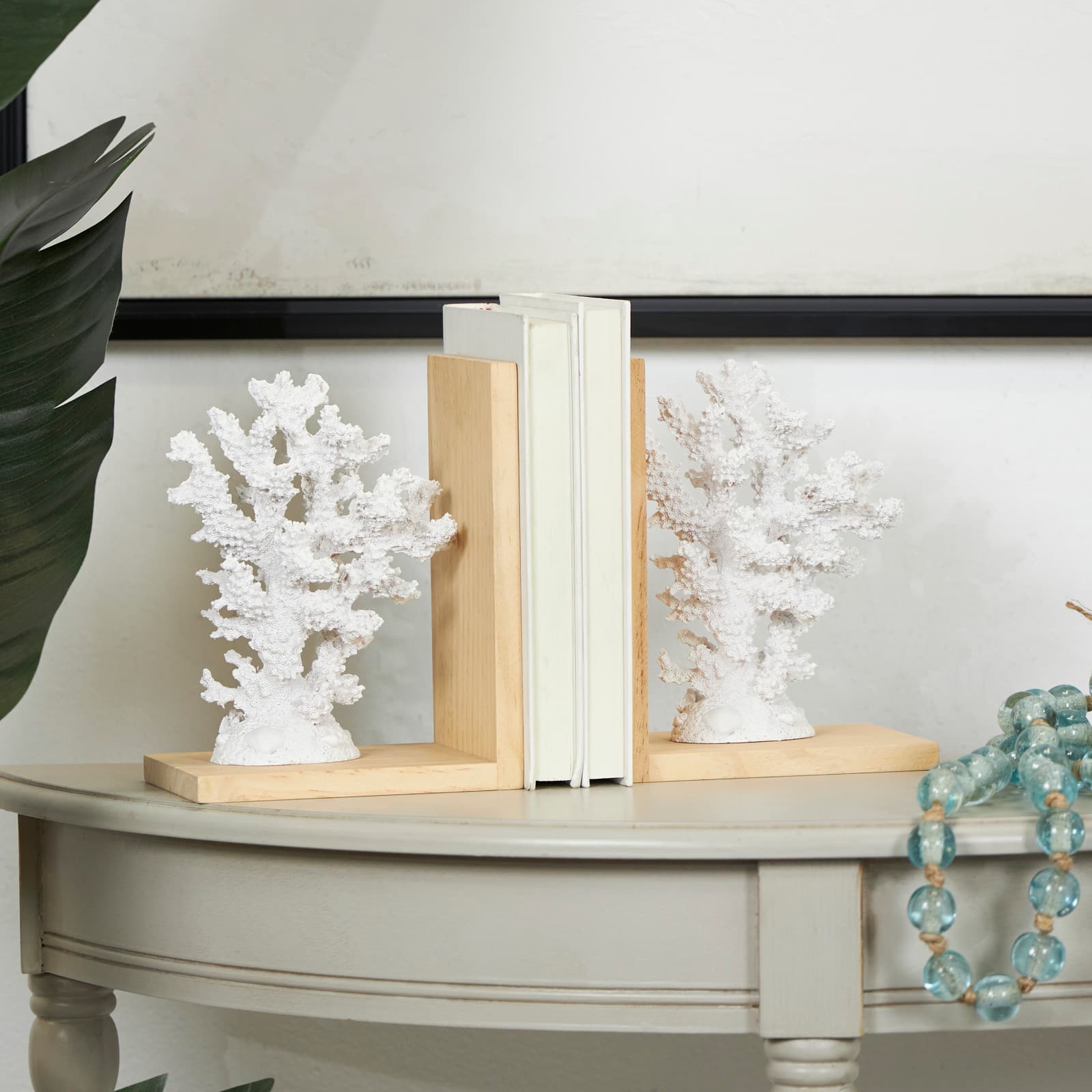 7.75&#x22; White Coral Textured Bookends with Brown L-Shaped Stands Set