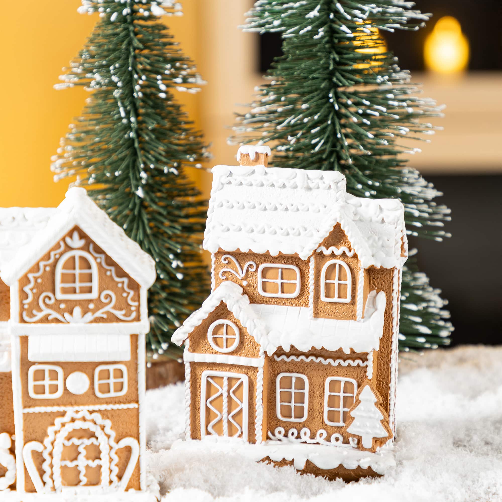 Glitzhome&#xAE; 5.5&#x22; Christmas Resin Gingerbread House Table Decor Set