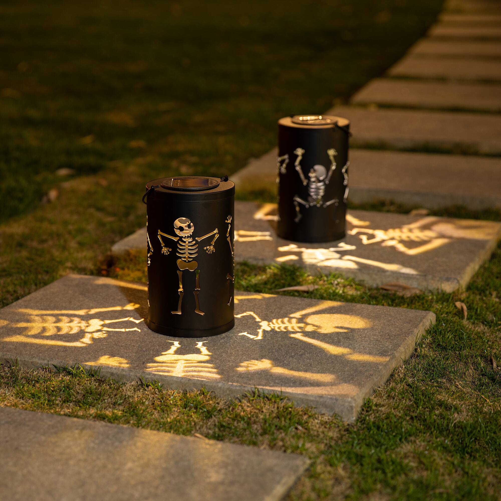 Glitzhome&#xAE; 10.75&#x22; Halloween Metal Skeleton Solar Powered LED Lantern