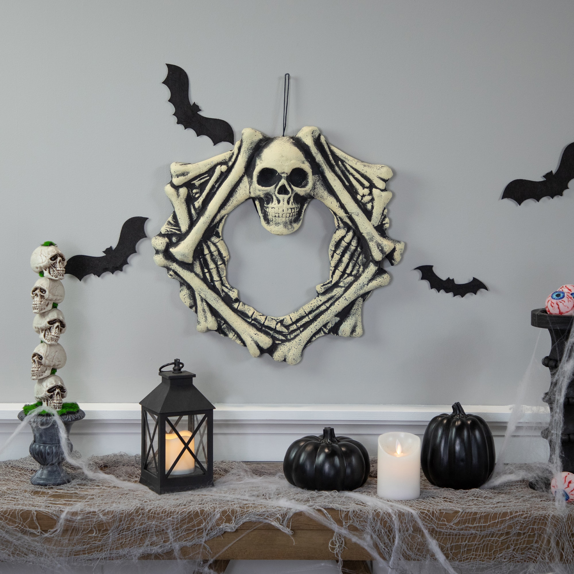 18&#x22; Skull Head &#x26; Bones Halloween Wreath