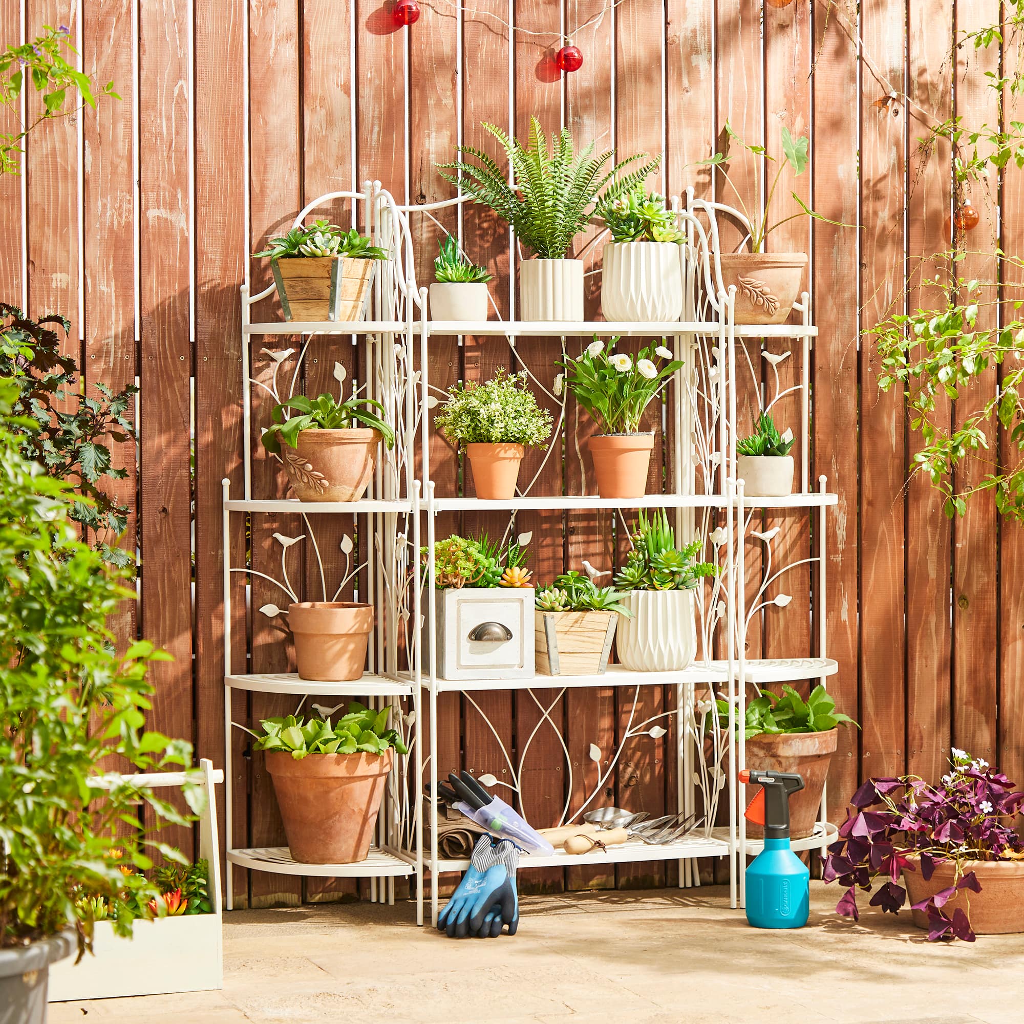 Glitzhome&#xAE; 4ft. Metal 4-Tiered Corner Shelf Stand