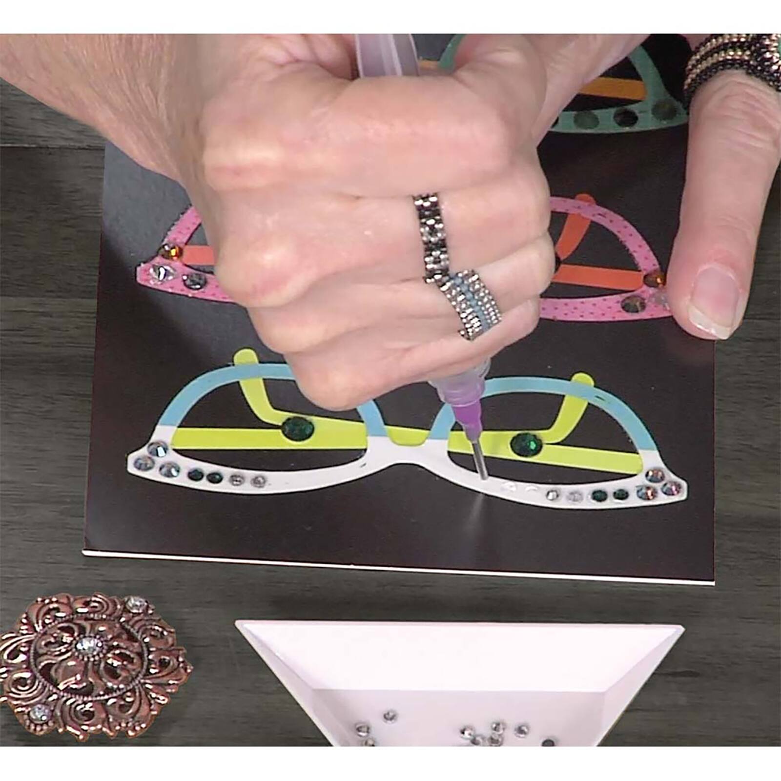 The Beadsmith® Crystal FX™ Thick Viscosity Glue Syringes & Tips