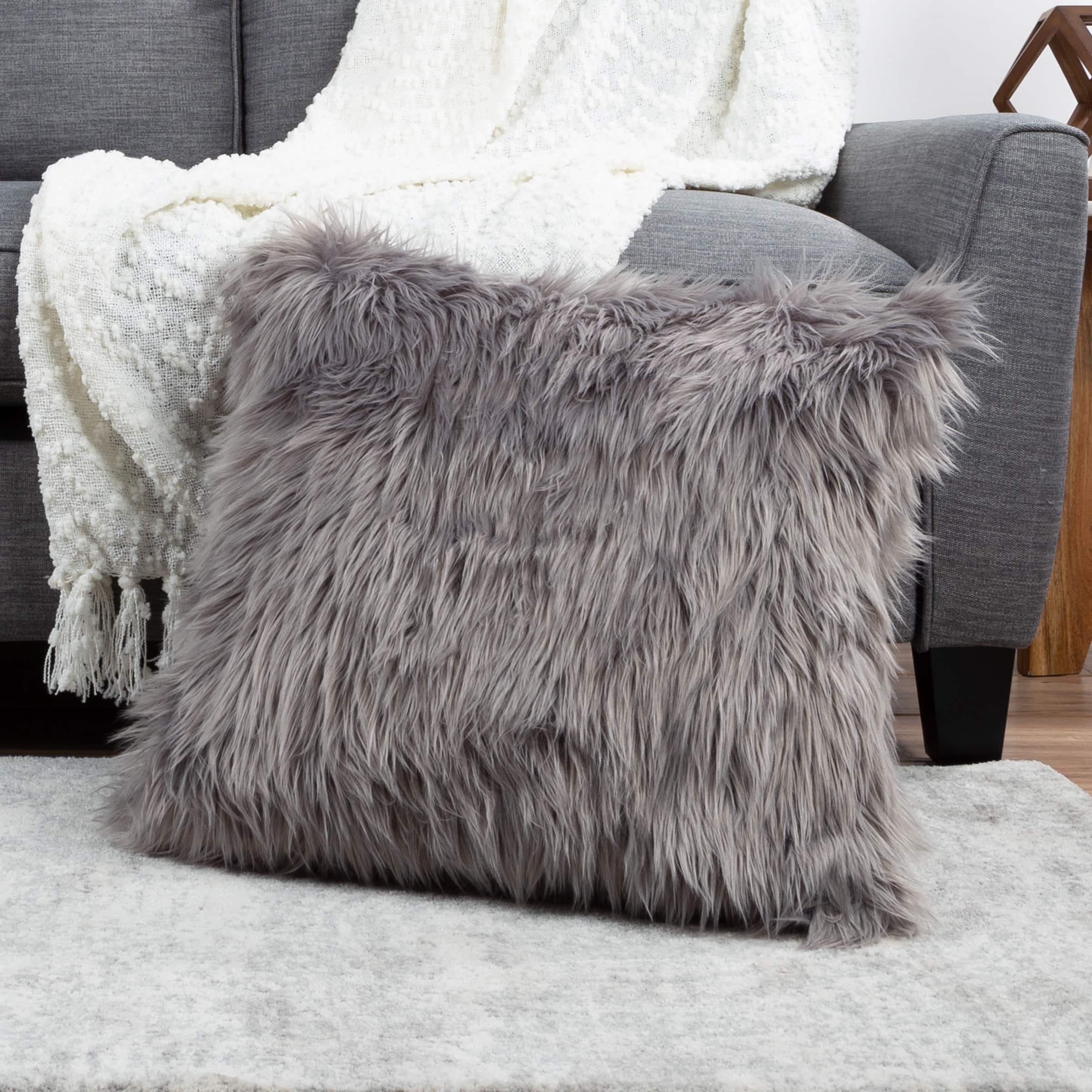 Hastings Home Faux Fur Pillow, 22&#x22; x 22&#x22;