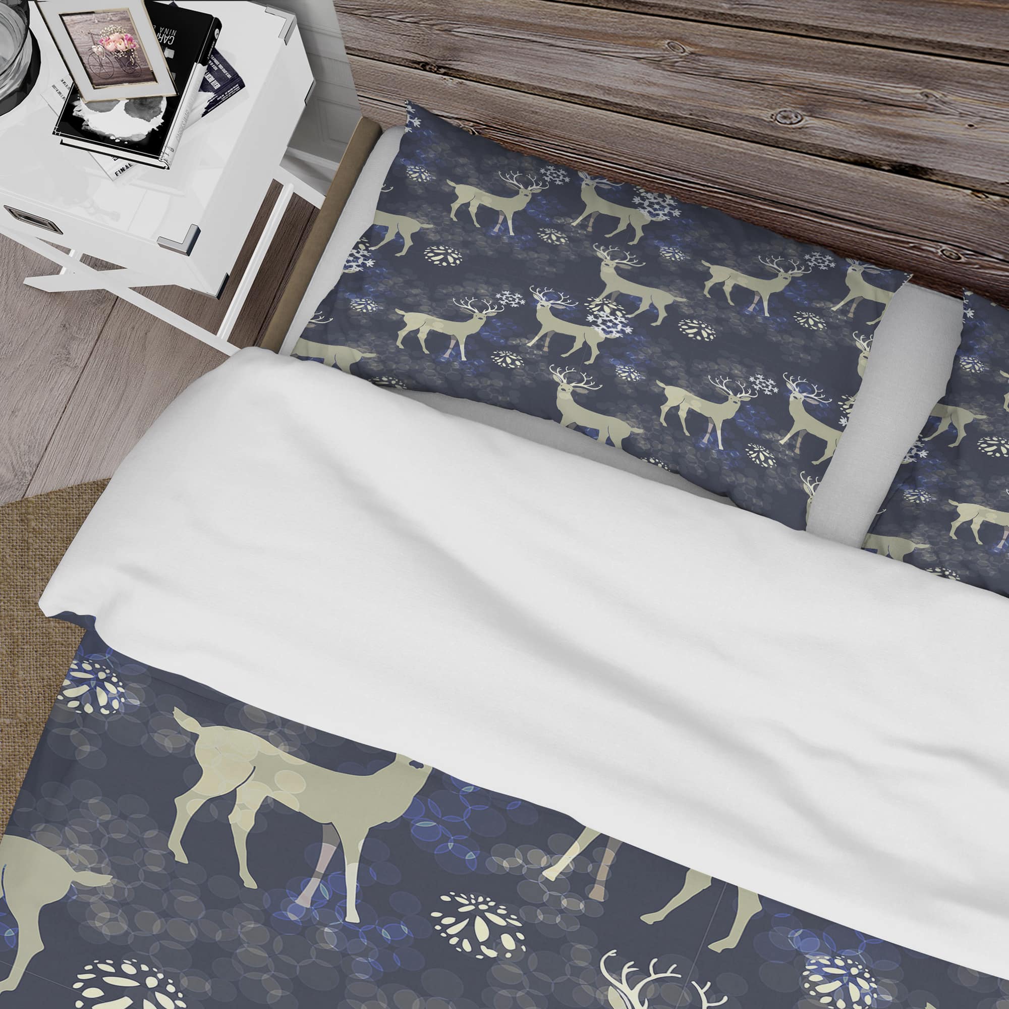 Designart &#x27;Raindeer With Christmas Snowflakes&#x27; Animals Bedding Set - Duvet Cover &#x26; Shams