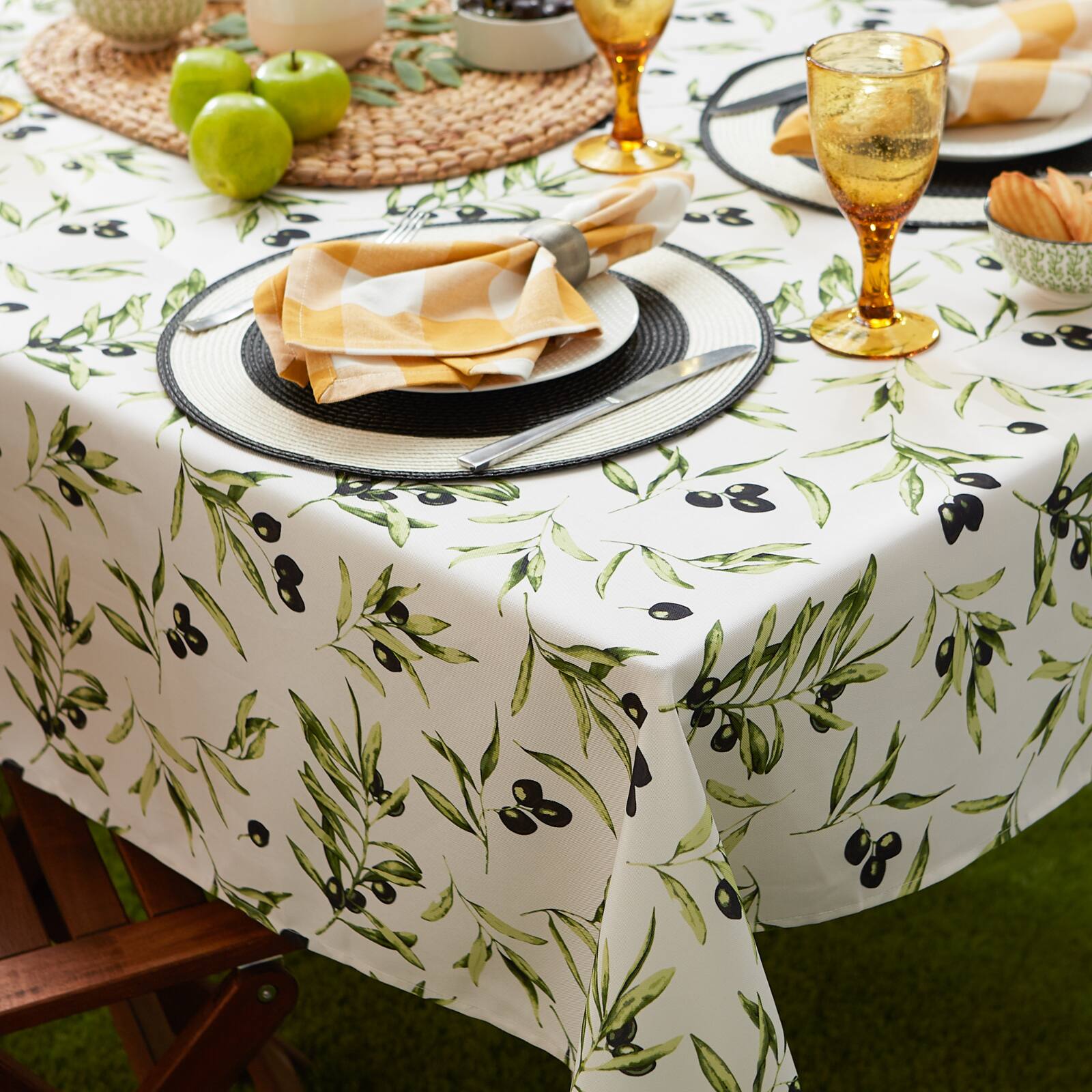 Olives Print Outdoor Tablecloth with Zipper, 60" Round
