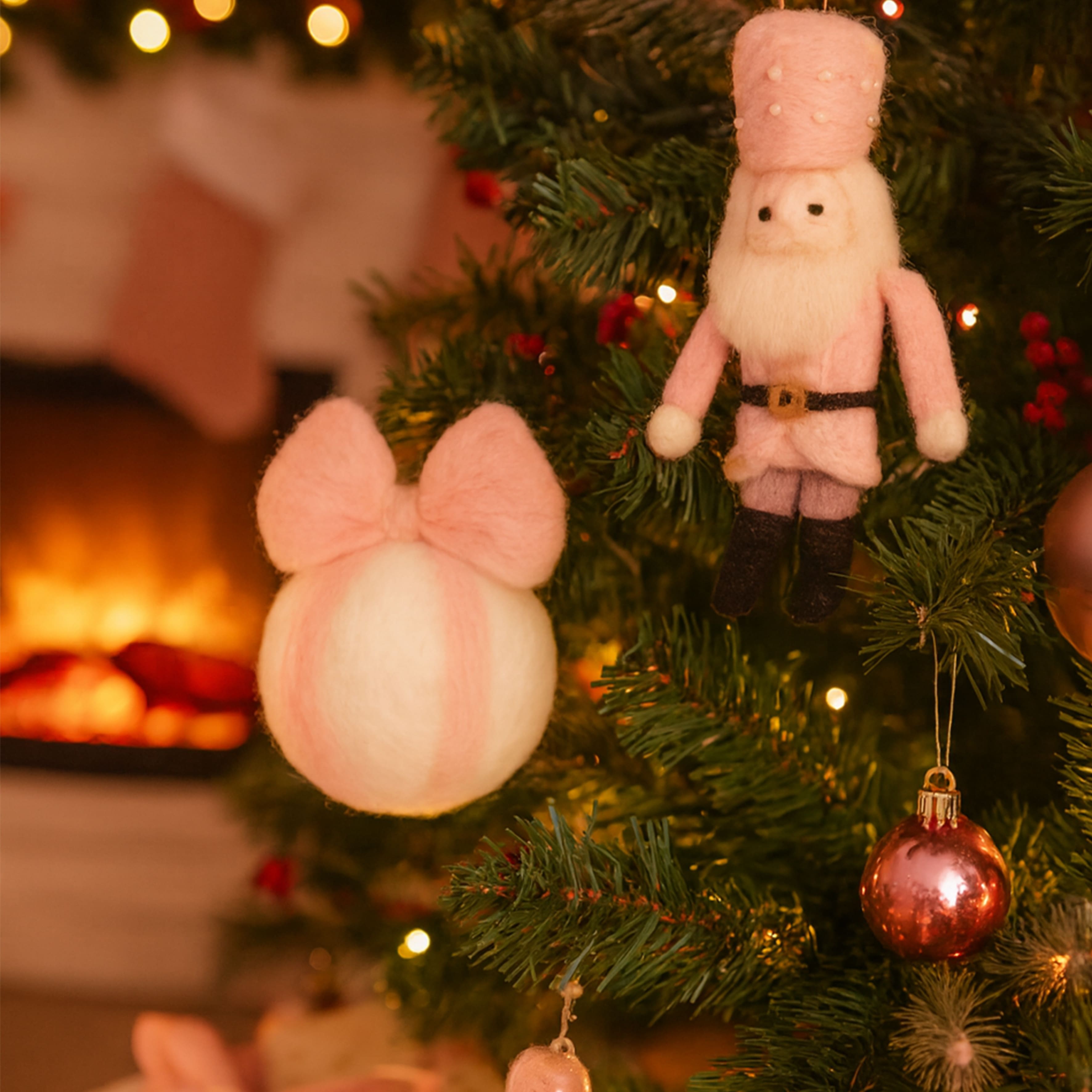 Christmas Pink &#x26; White Ball with Bow Felting Kit by Loops &#x26; Threads&#xAE;