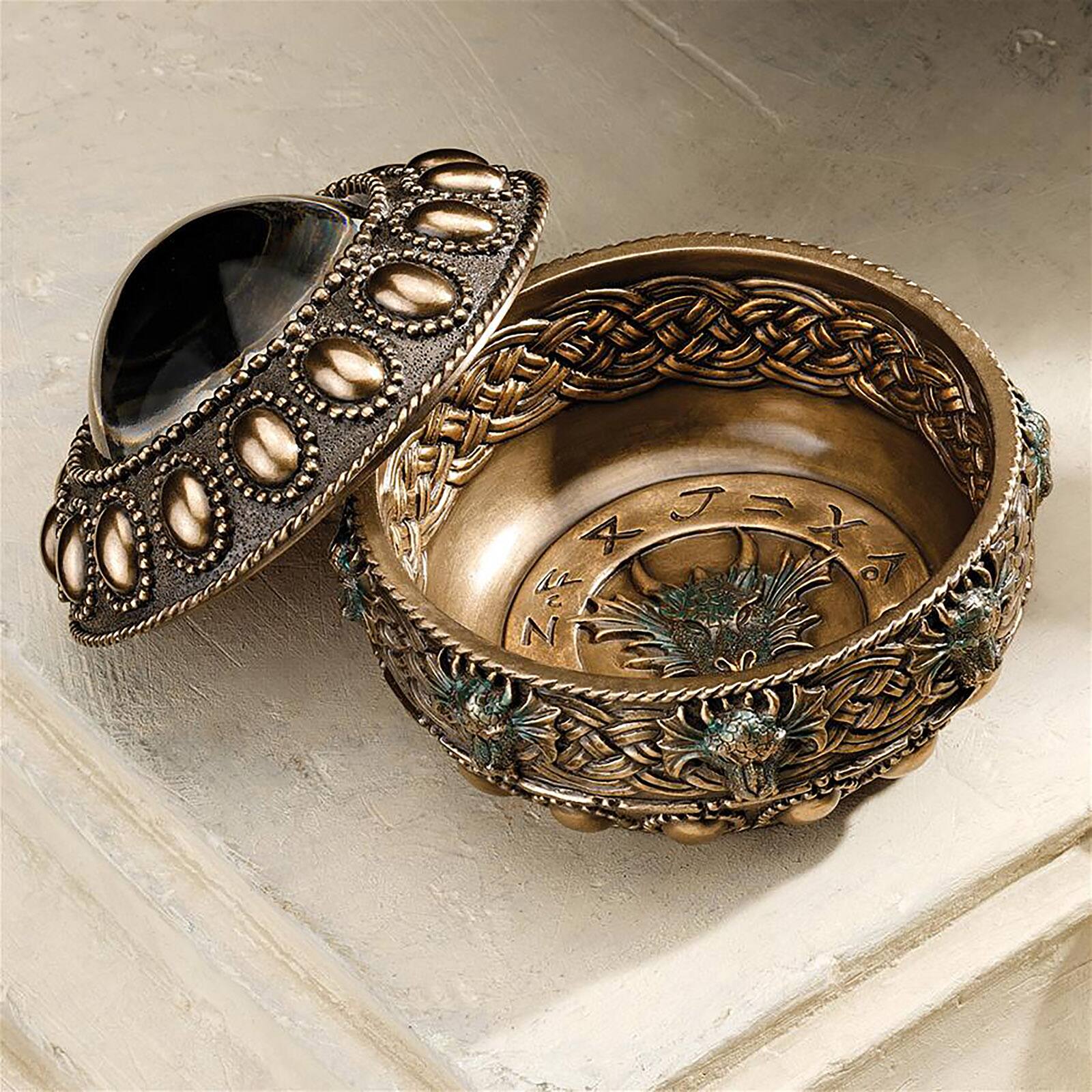 Design Toscano The Eye of the Dragon Mystical Safe Box