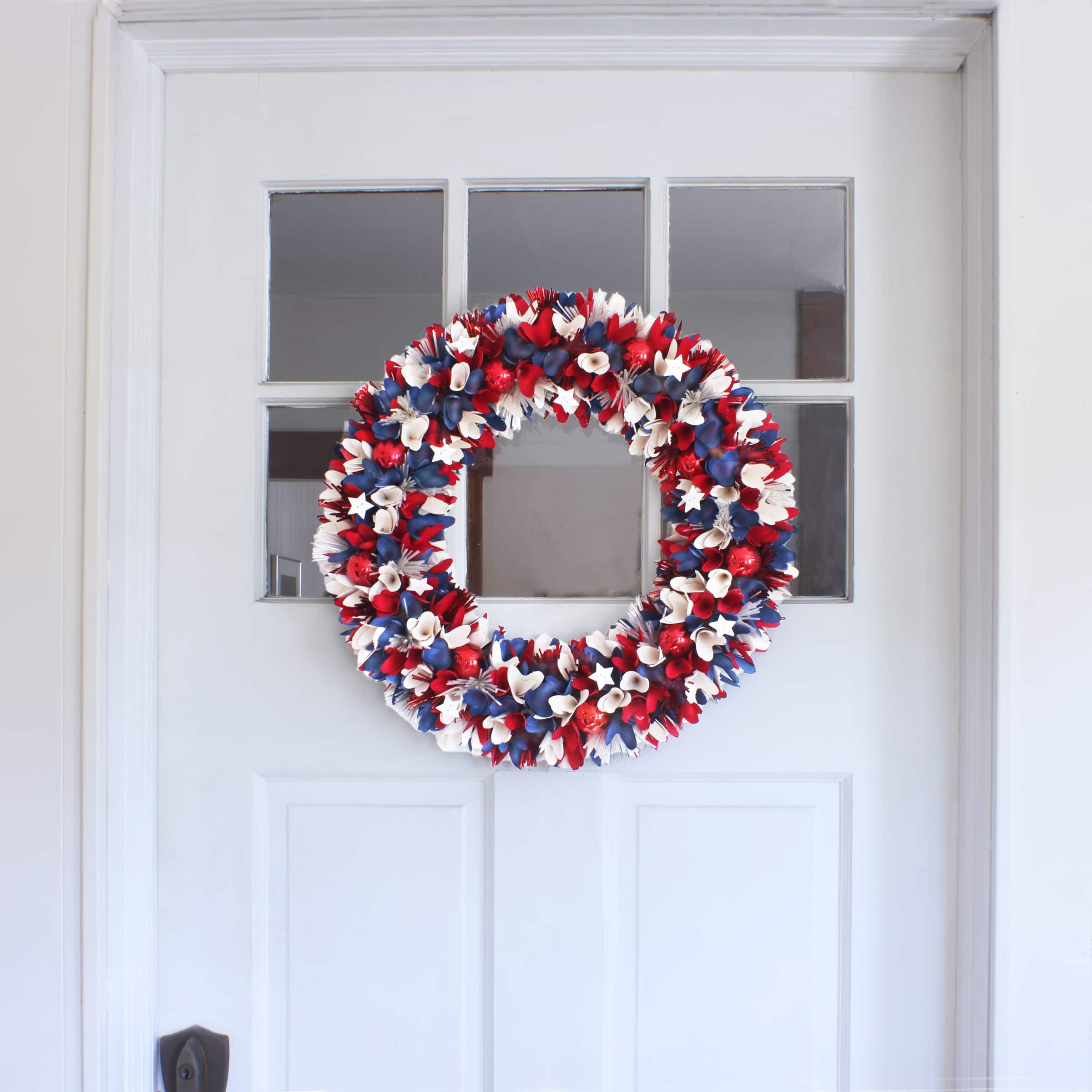 21&#x22; Red, White &#x26; Blue Flowers &#x26; Ornaments Wreath