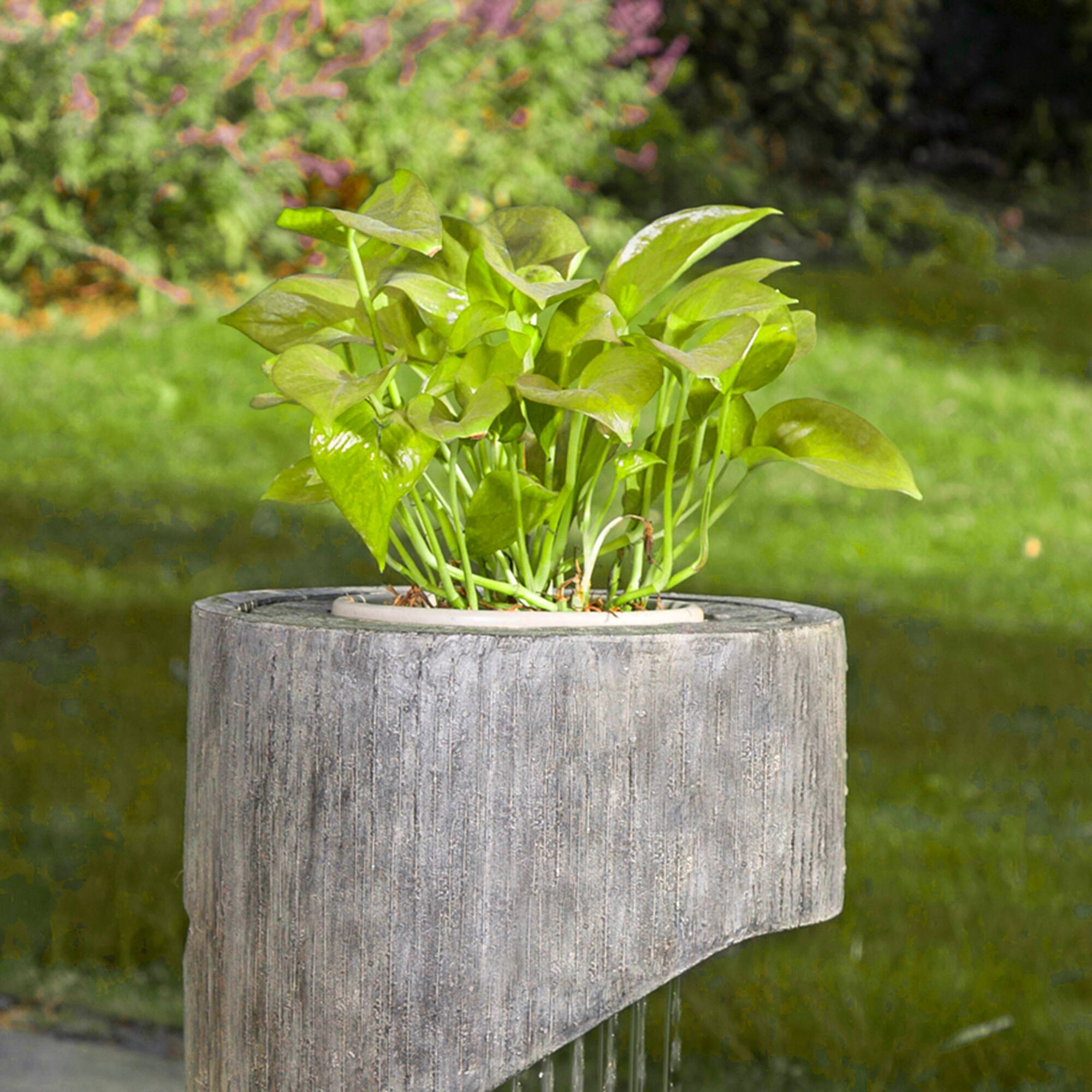 Glitzhome® 3.5ft. Curving Shaped Outdoor LED Fountain