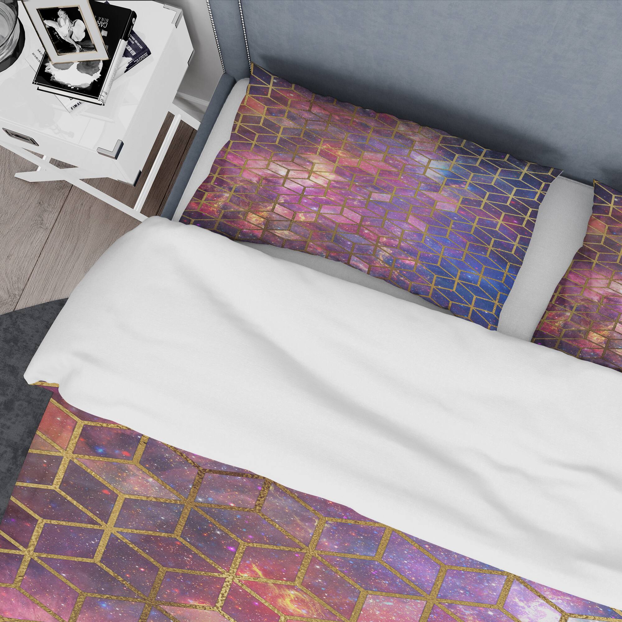 Designart &#x27;Dark Yellow Cubes on Cosmic Background&#x27; Modern &#x26; Contemporary Bedding Set - Duvet Cover &#x26; Shams