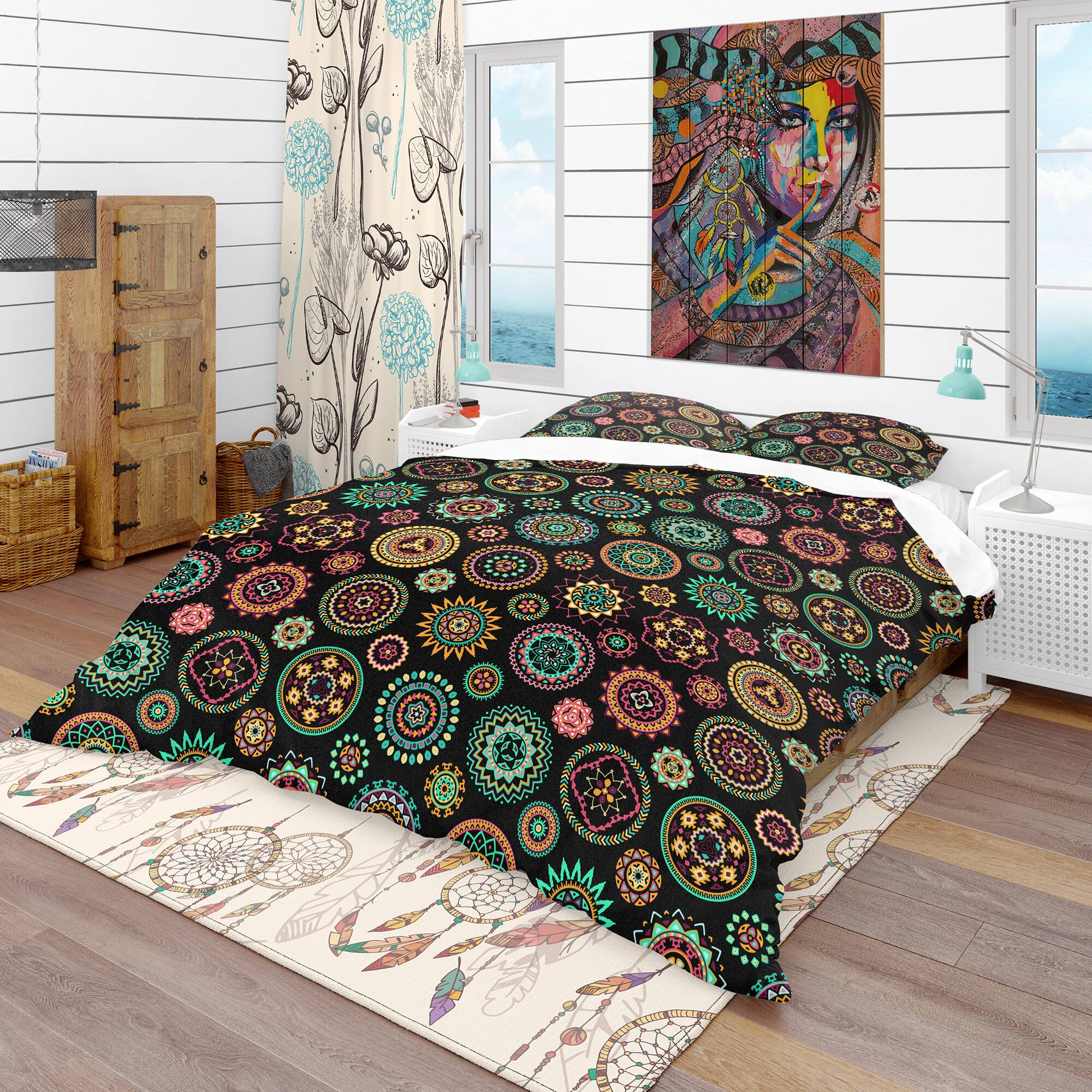 Designart &#x27;Geometric Round Ethnic Decorative Elements&#x27; Bohemian &#x26; Eclectic Bedding Set - Duvet Cover &#x26; Shams