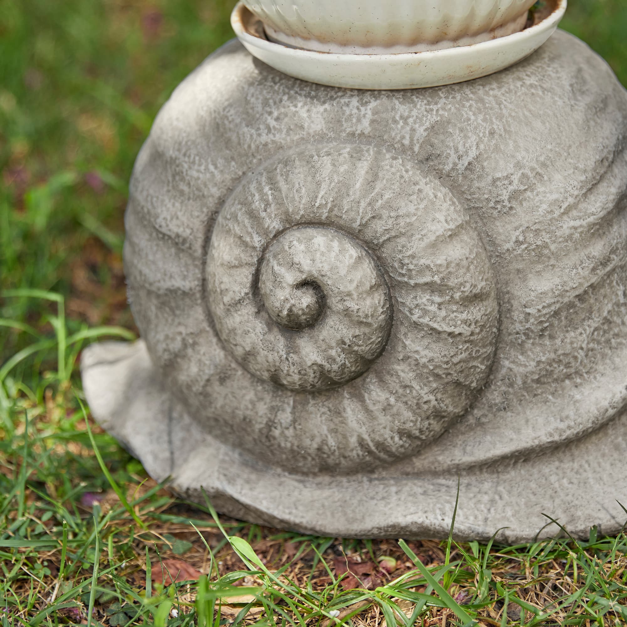 Glitzhome&#xAE; 16.25&#x22; Snail Garden Statue Planter Stand