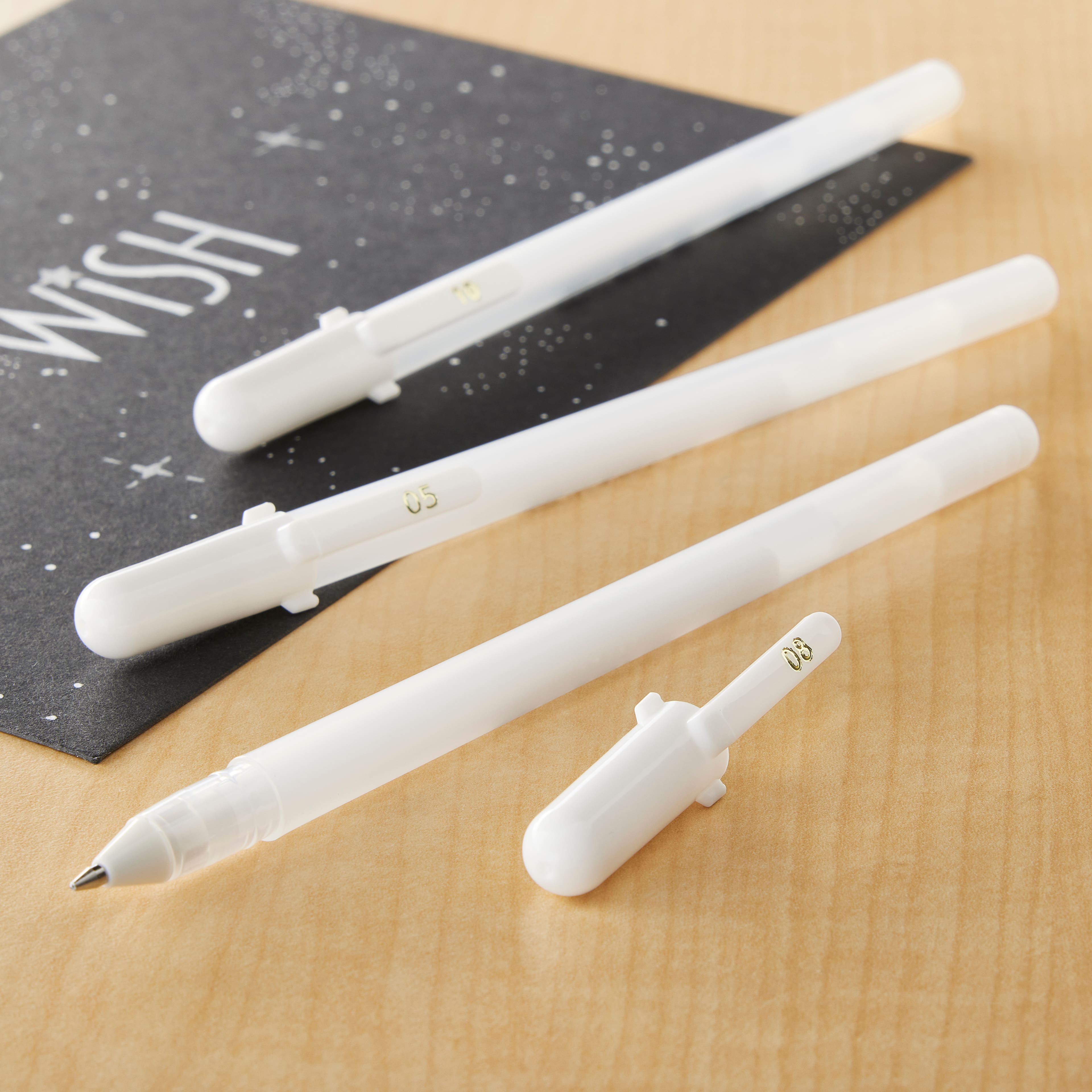 Sakura CLASSIC WHITE Fine Line 05 Gelly Roll Pen 31030 – Simon Says Stamp