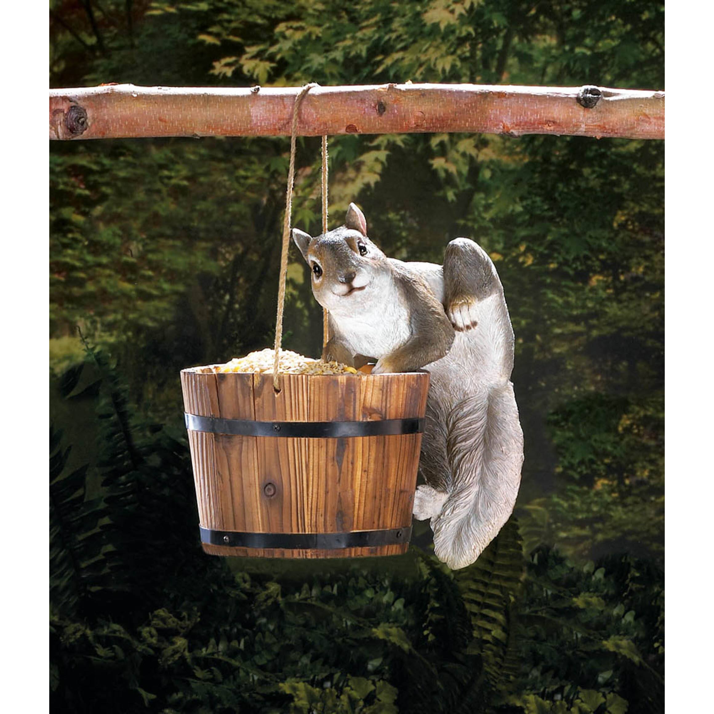 11&#x22; Climbing Chip Squirrel D&#xE9;cor
