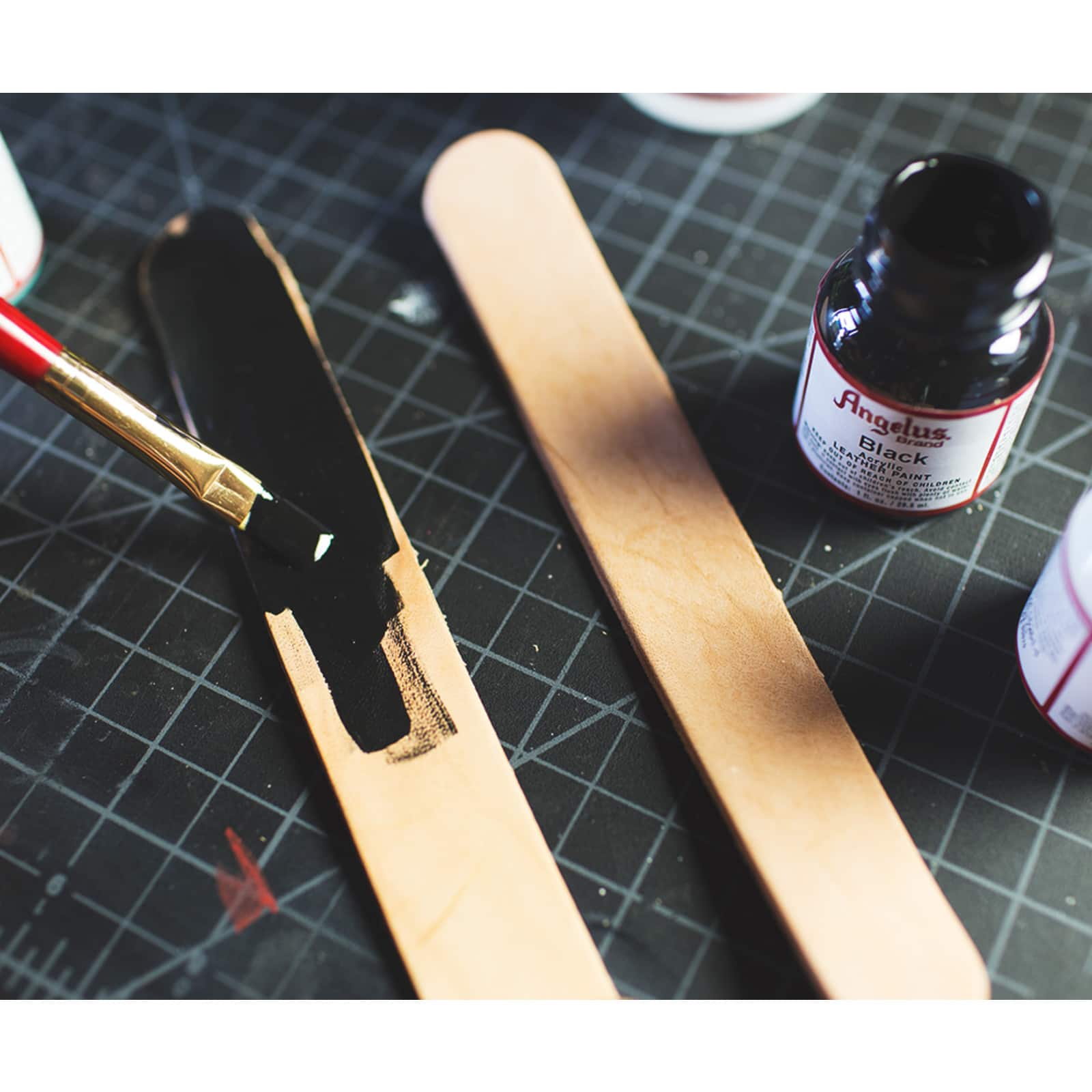 Angelus&#xAE; Acrylic Leather Paint, 1oz.