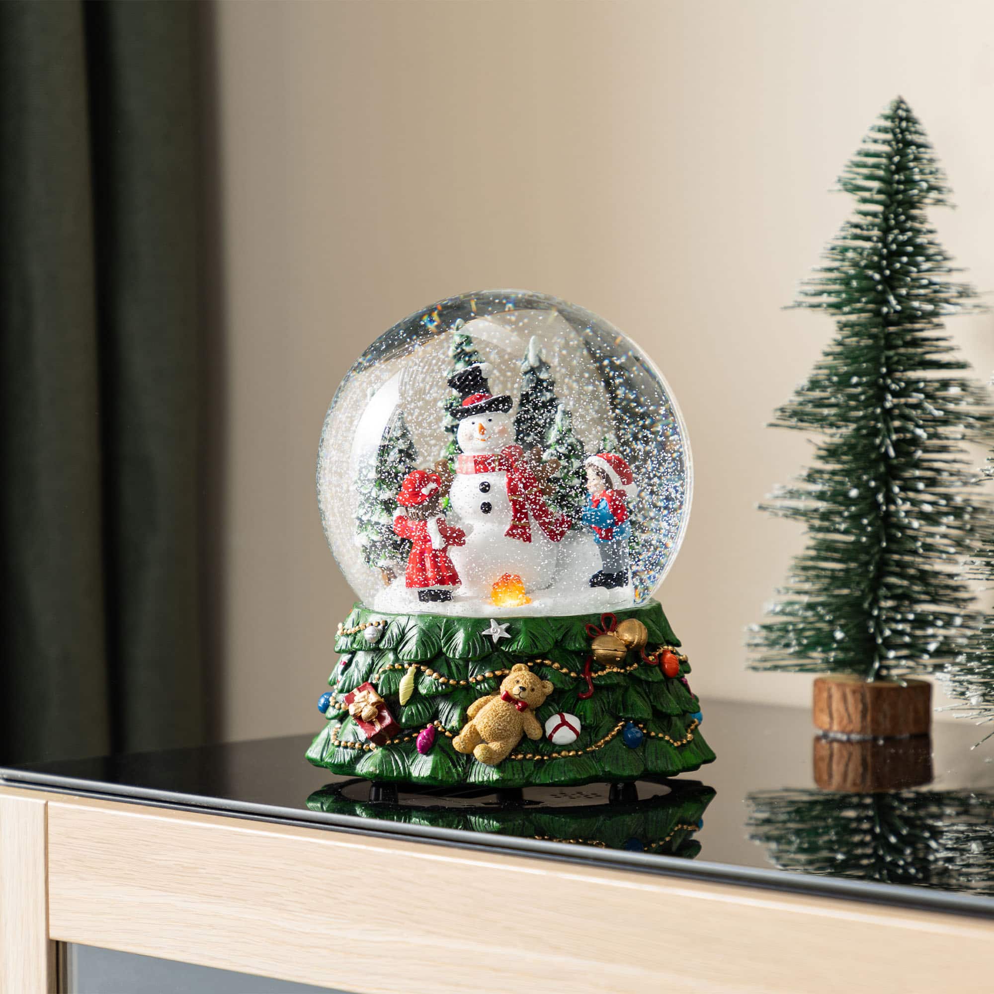 Glitzhome&#xAE; 150mm Christmas Resin Lighted Musical Snowflakes Snowman Waterglobe