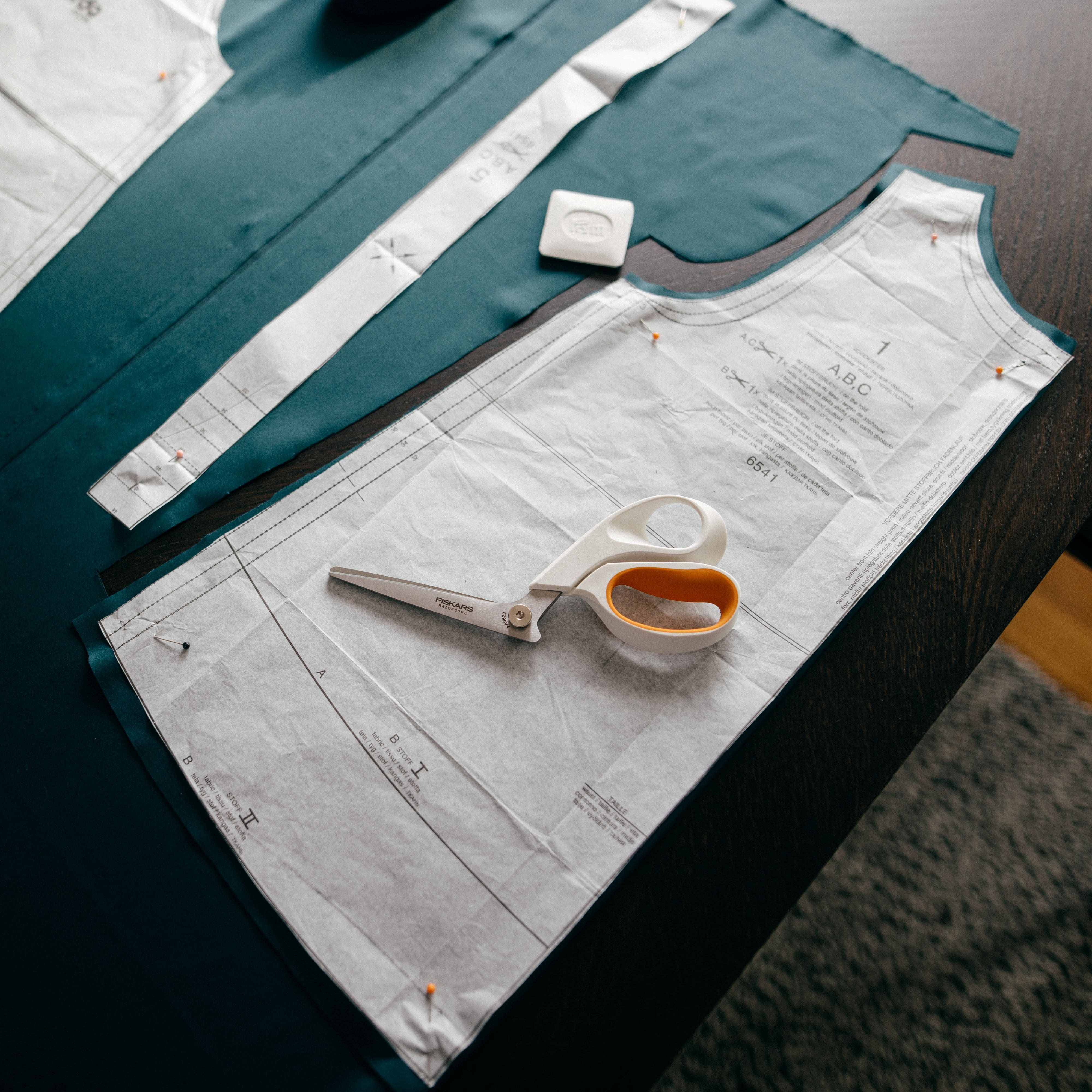 Fiskars&#xAE; RazorEdge&#x2122; Premium Fabric Shears