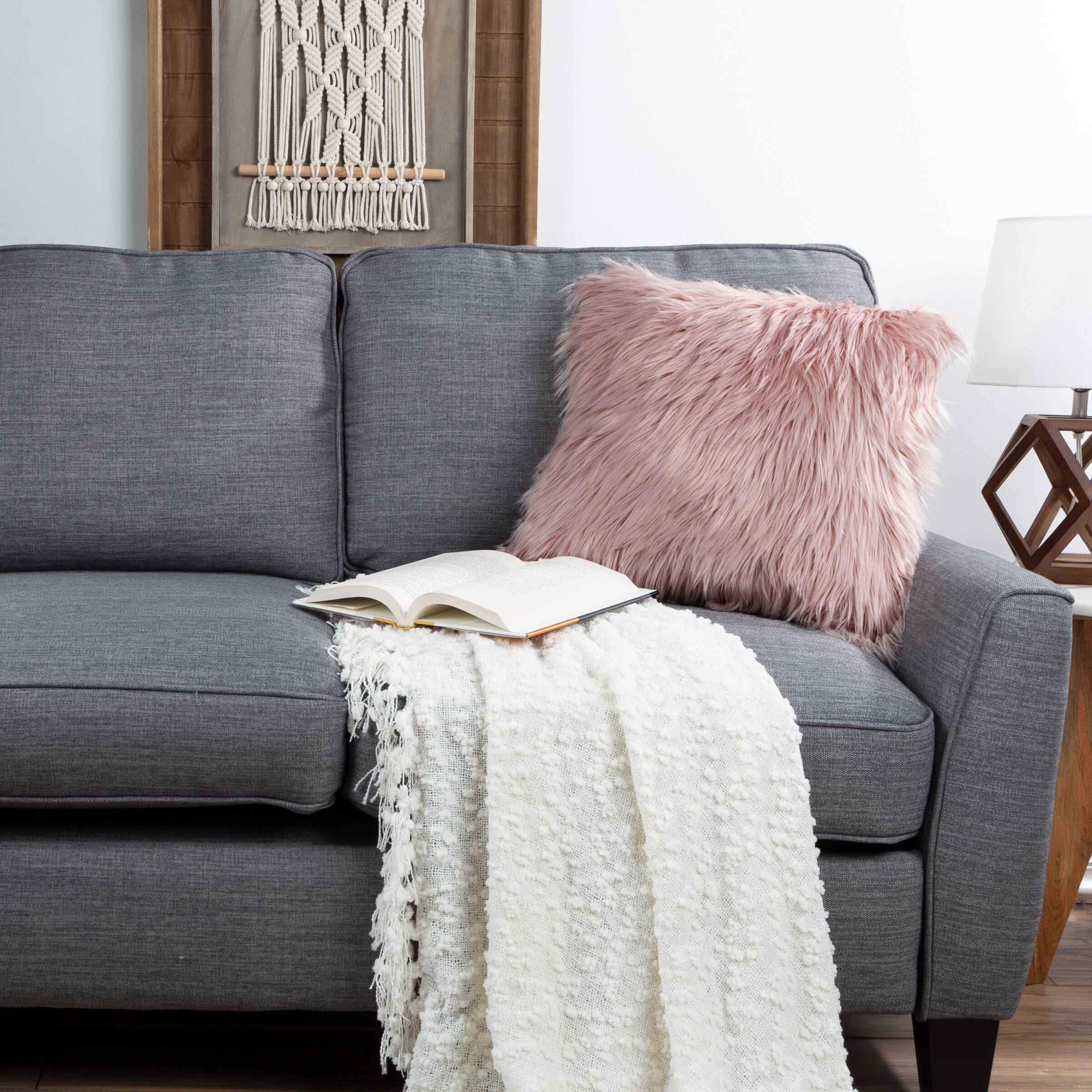 Hastings Home Himalayan Faux Fur Pillow, 18&#x22; x 18&#x22;