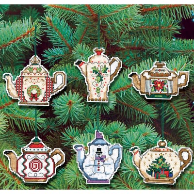 Bucilla 5 x 4.5 Christmas Village Felt Ornament Kit 6ct