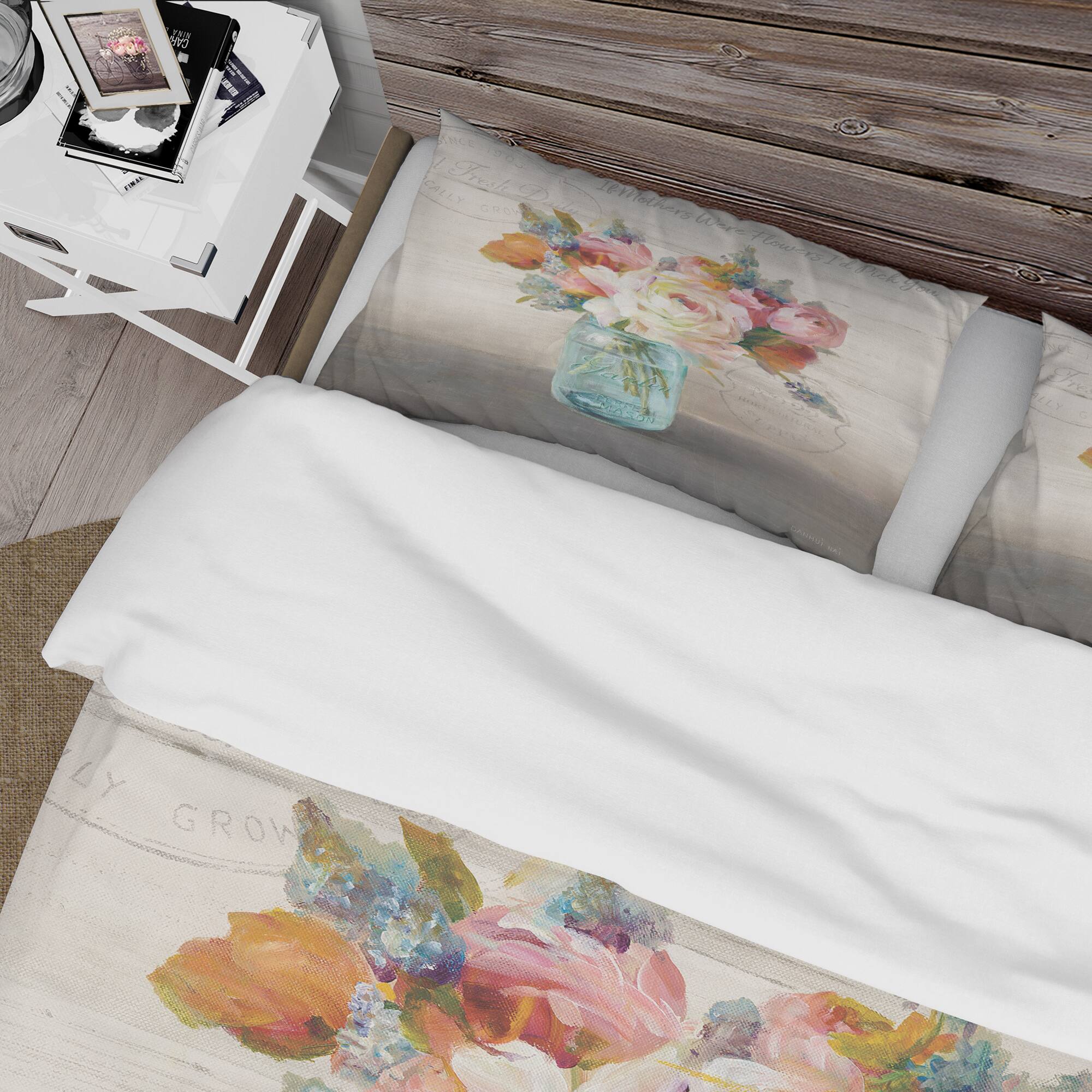 Designart &#x27;French Cottage Bouquet II Mothers&#x27; Cottage Bedding Set - Duvet Cover &#x26; Shams