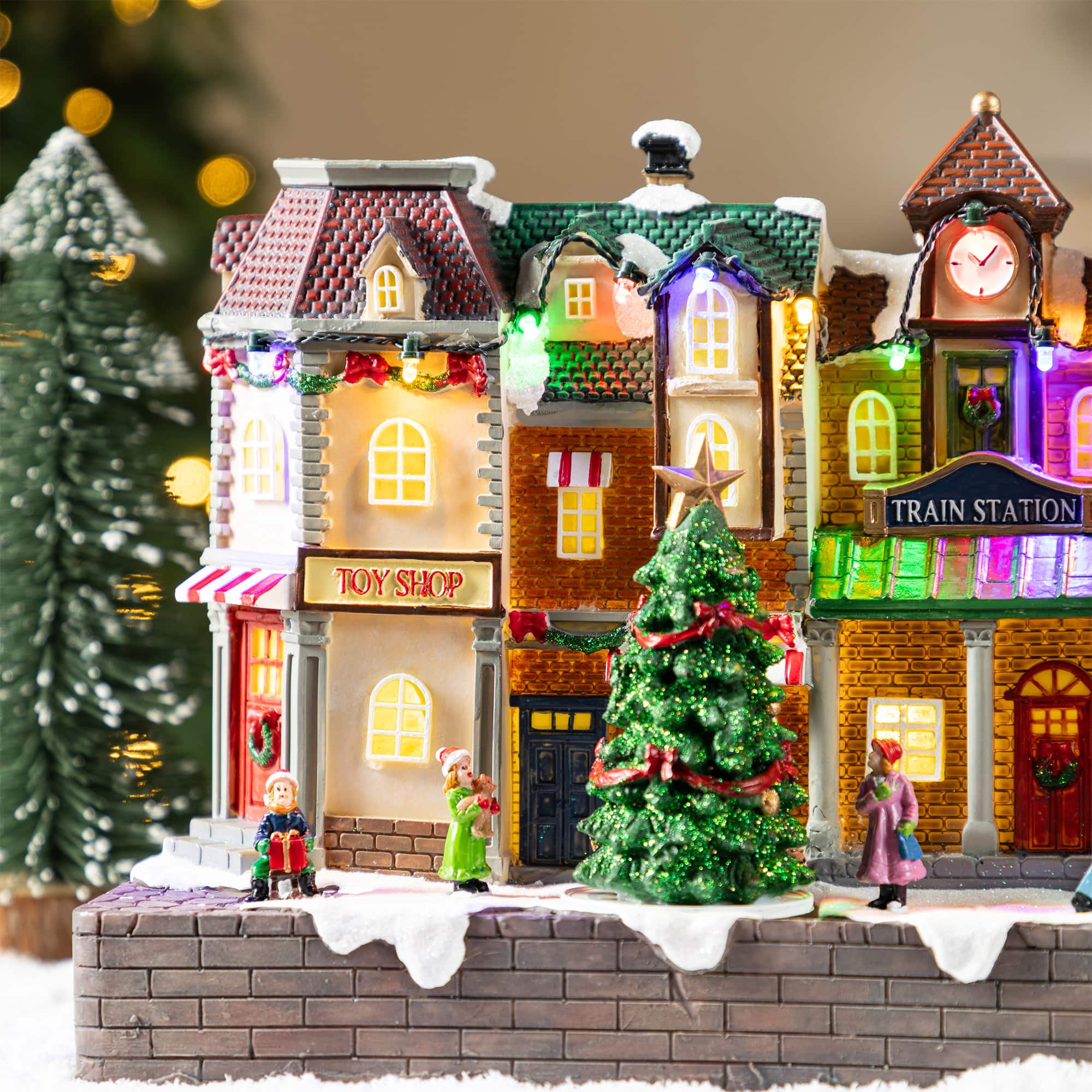 Glitzhome&#xAE; 13.75&#x22; Lighted Christmas Train station Resin Village with Movement and Music