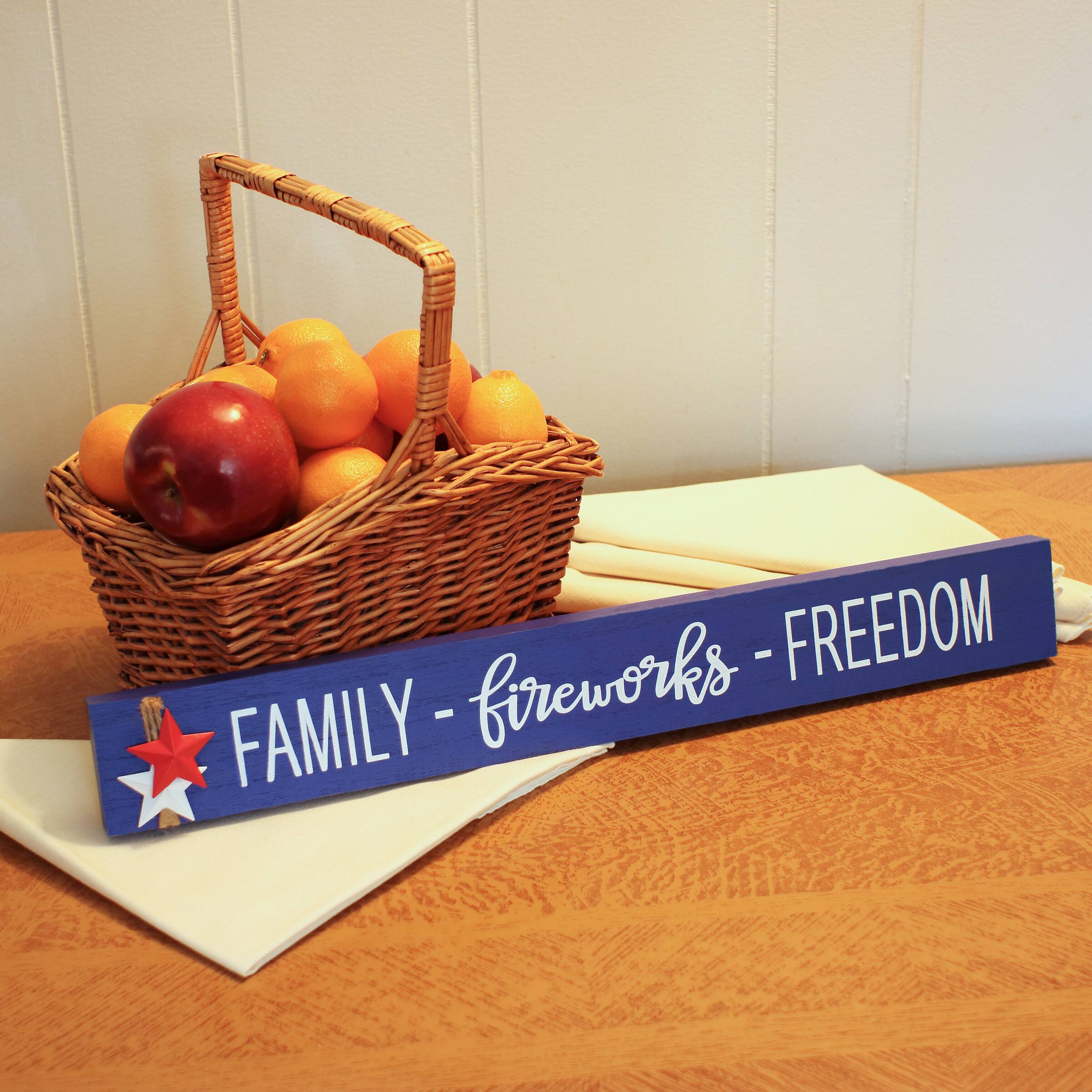 19&#x22; Patriotic Family Fireworks Freedom Tabletop D&#xE9;cor