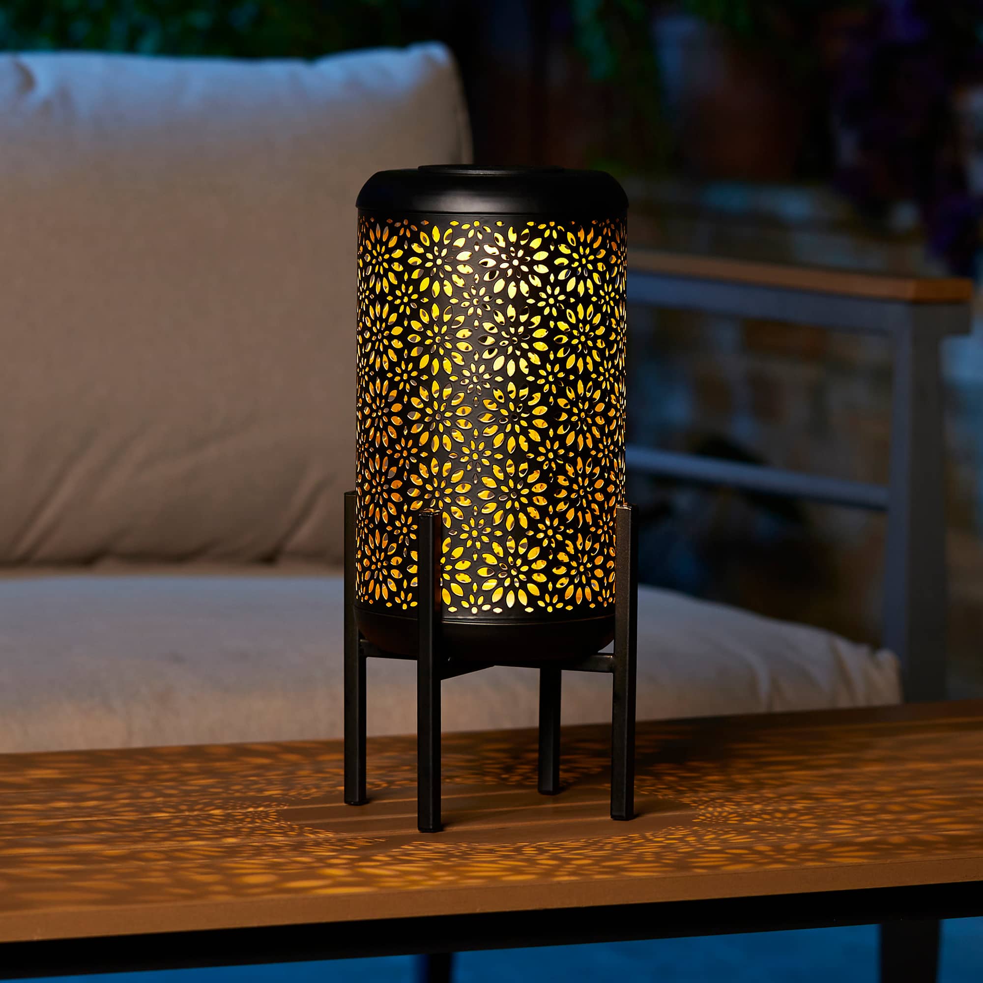 Glitzhome&#xAE; 14.25&#x22; Black Metal Cutout Flower Pattern Solar Powered LED Outdoor Lantern