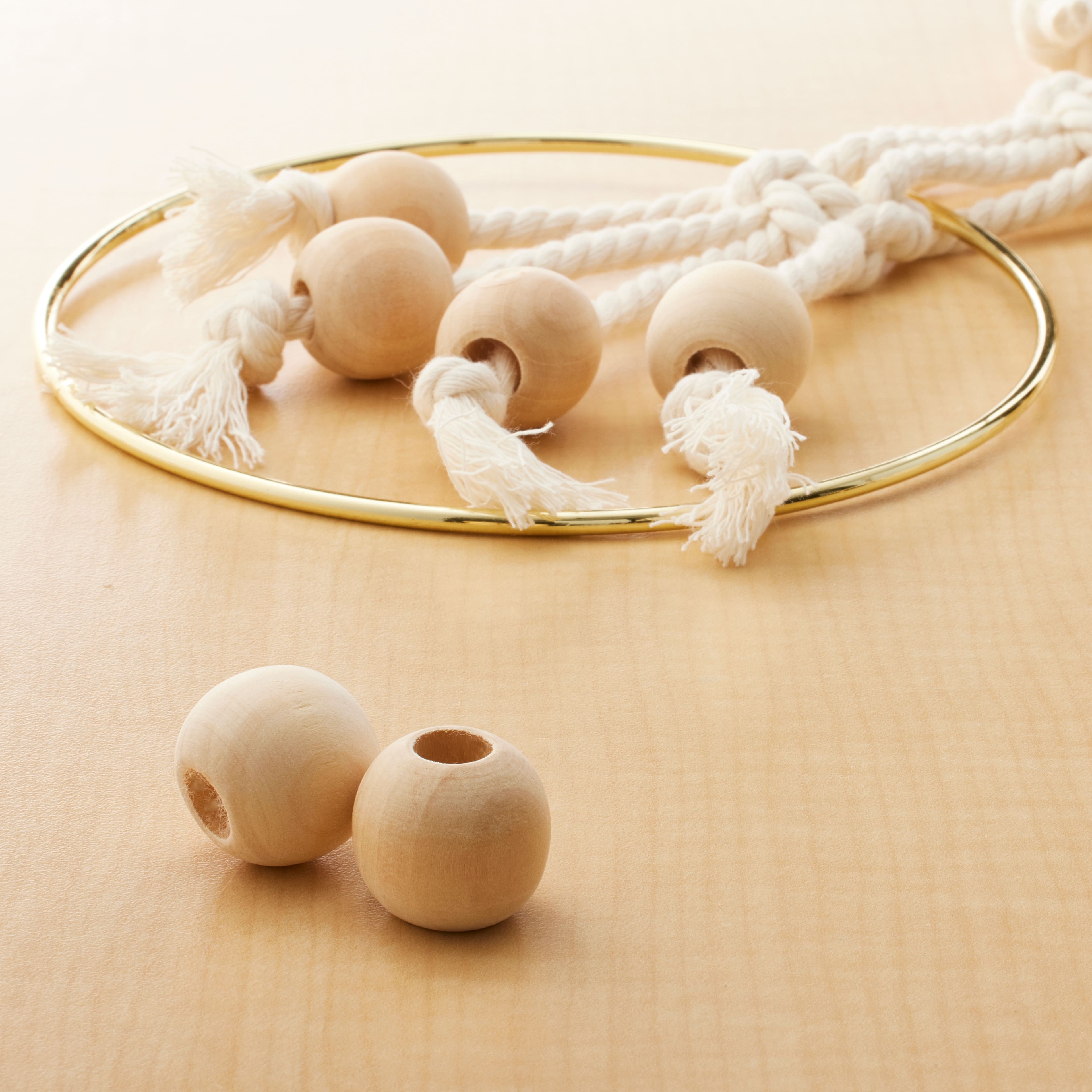 Perles rondes en bois naturel de Loops & Threads, 25 mm