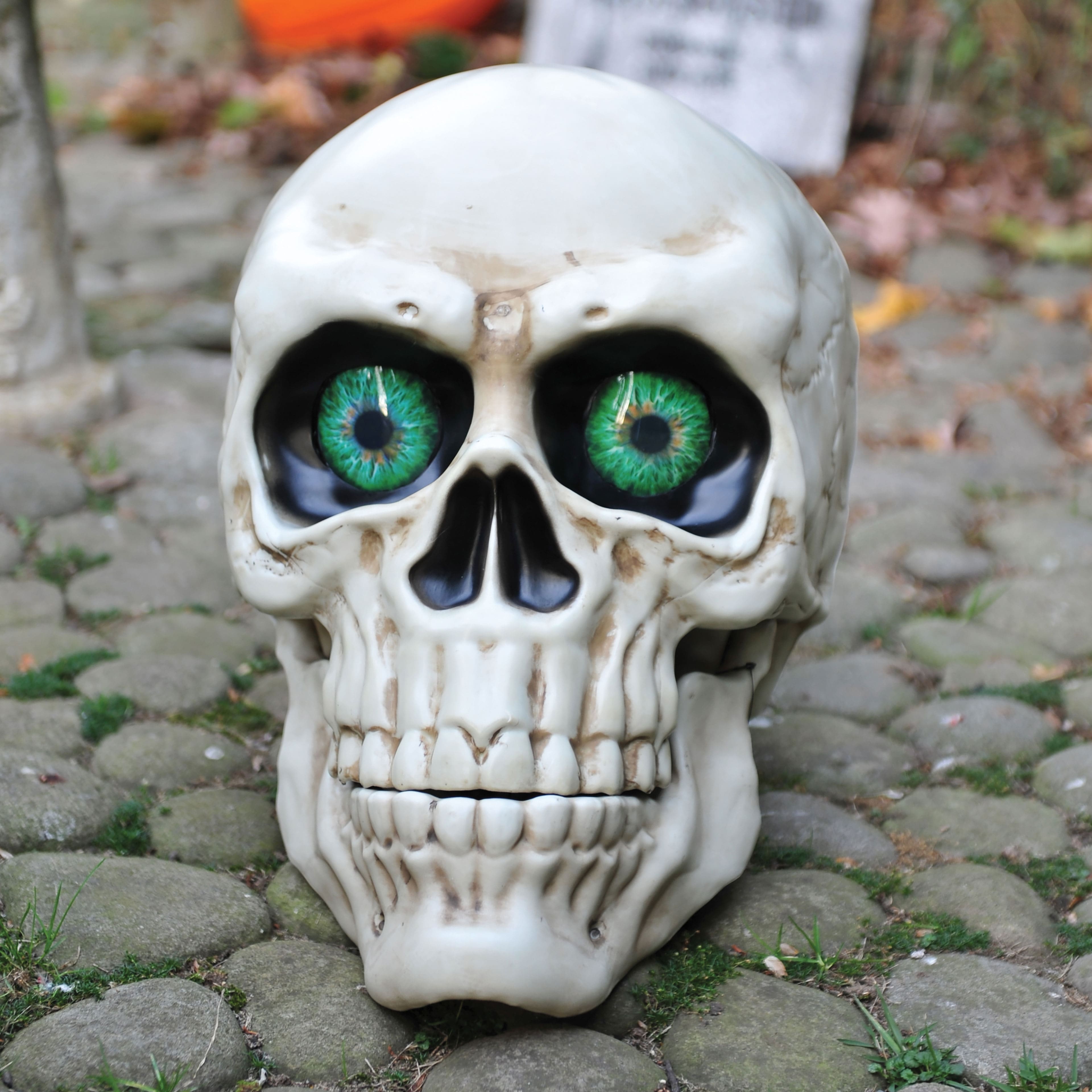 21&#x22; LED Giant Skull by Ashland&#xAE;