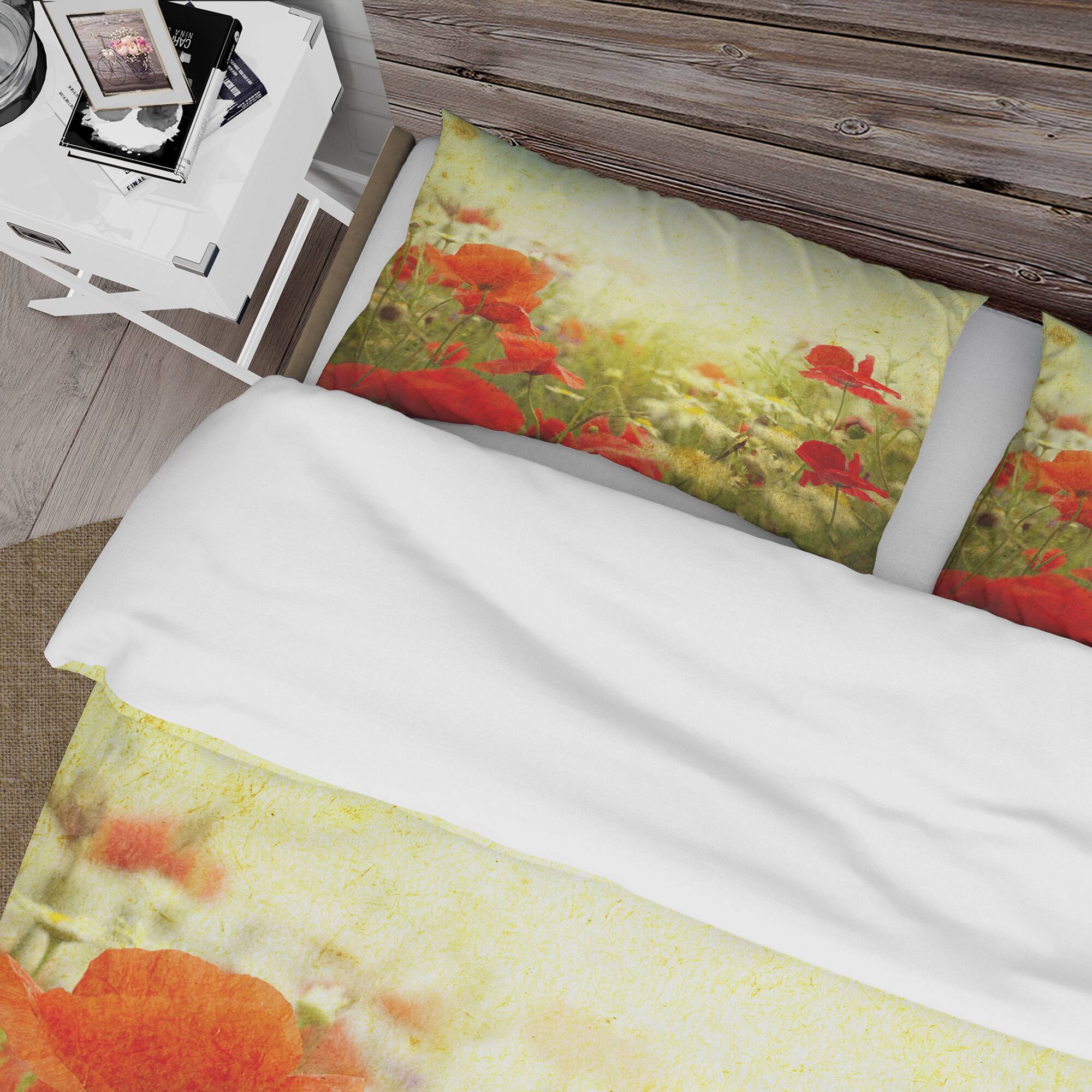 Designart &#x27;Grunge Background with Red Poppies&#x27; Country Bedding Set - Duvet Cover &#x26; Shams
